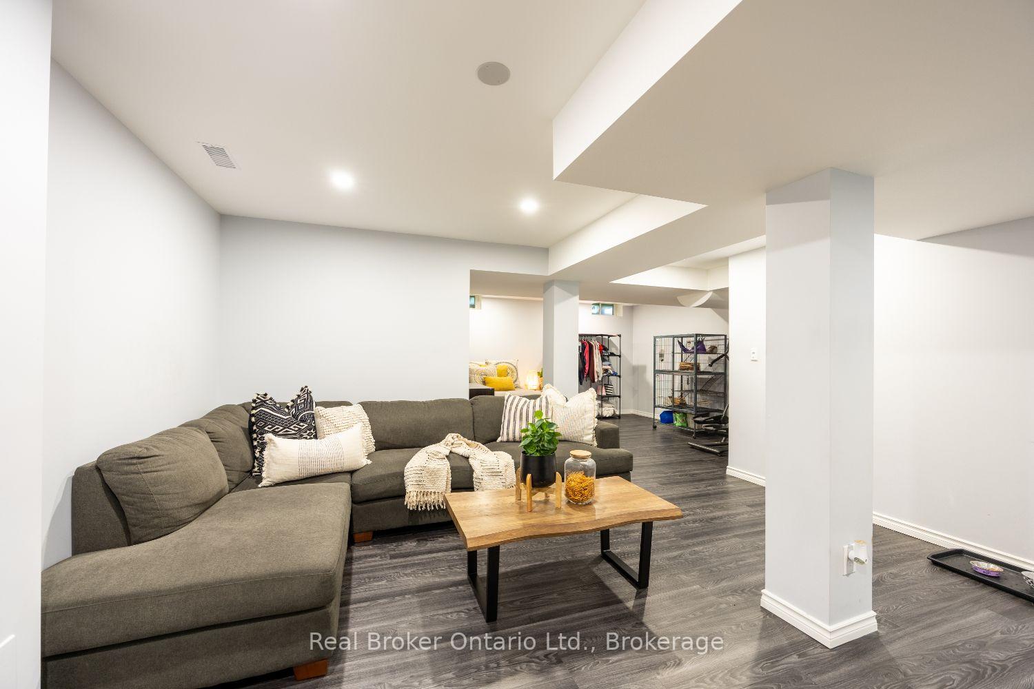 Photo 25 of 36 Bannister Street, Clarington, Bowmanville — HOMEH