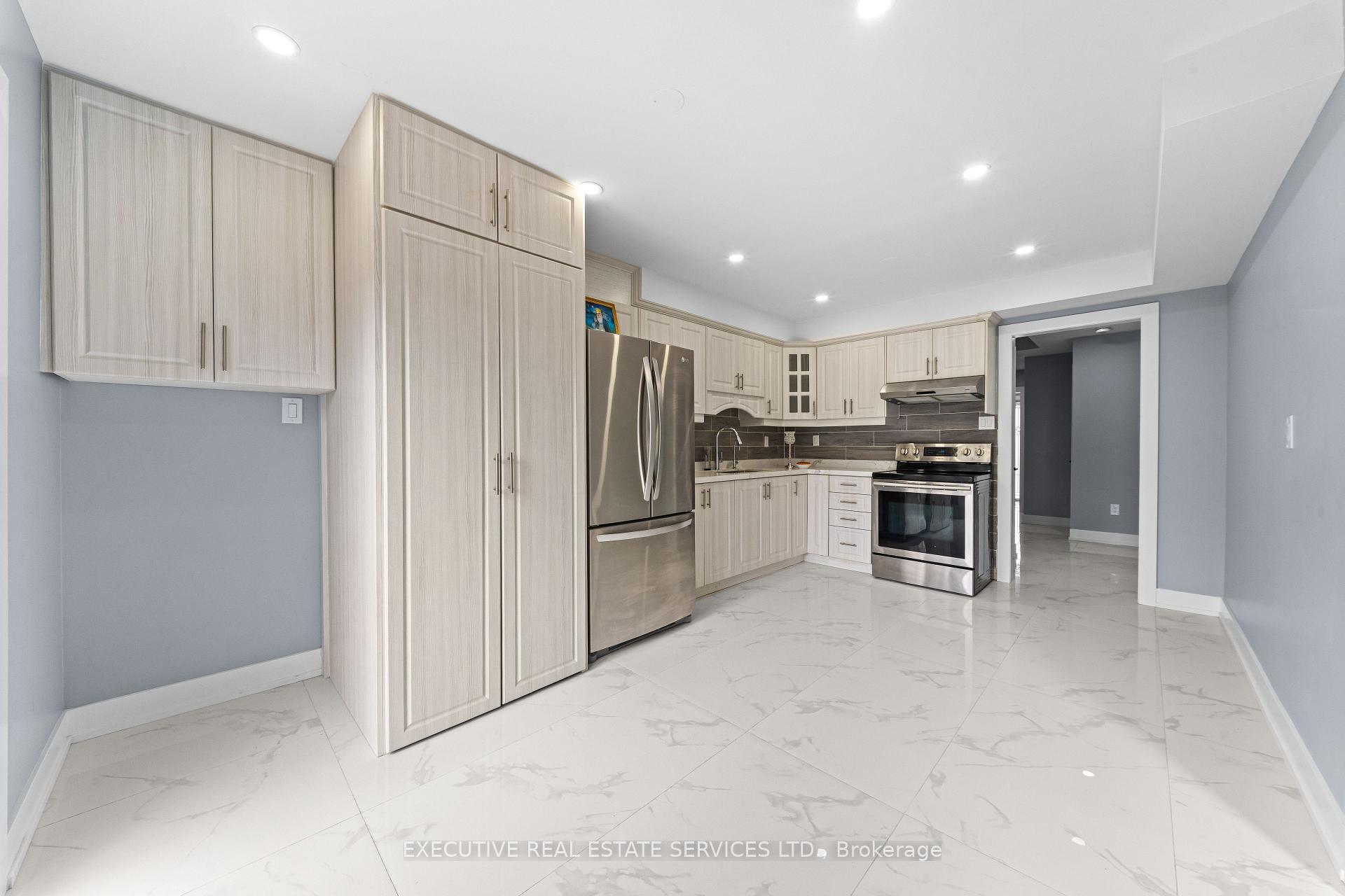 Photo 17 of 45 Sahara Trail, Brampton, Sandringham-Wellington — HOMEH