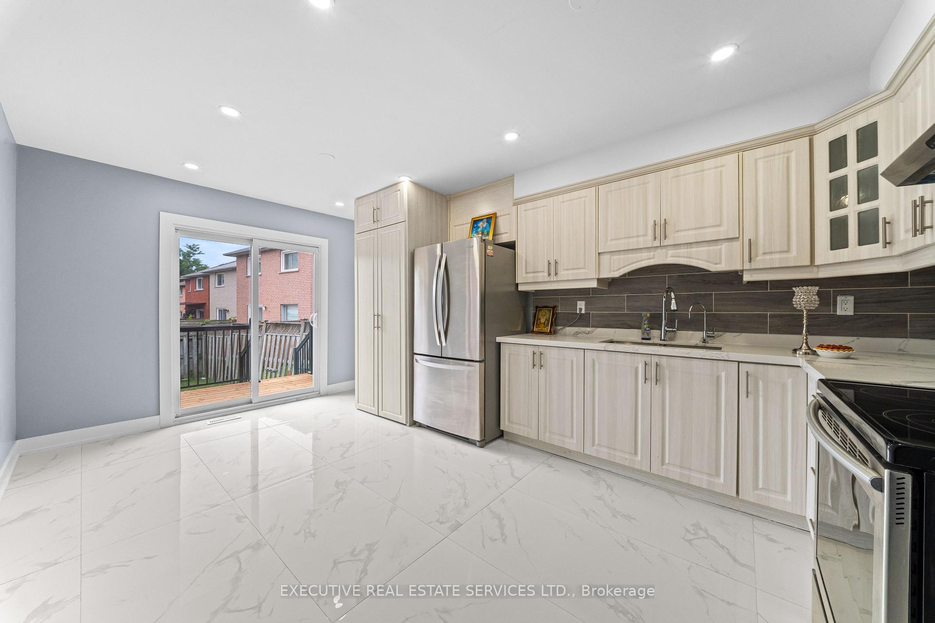 Photo 18 of 45 Sahara Trail, Brampton, Sandringham-Wellington — HOMEH