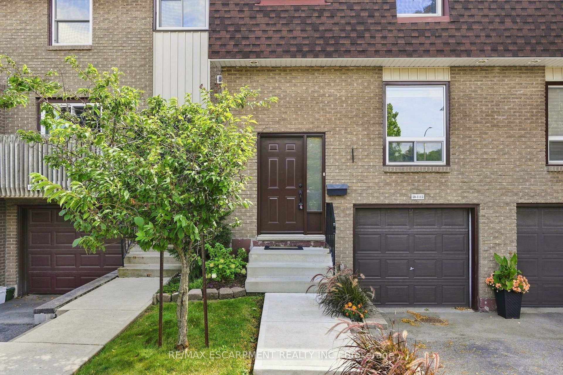 Photo 3 of Unit 50, 1115 Paramount Drive, Hamilton, Stoney Creek — HOMEH