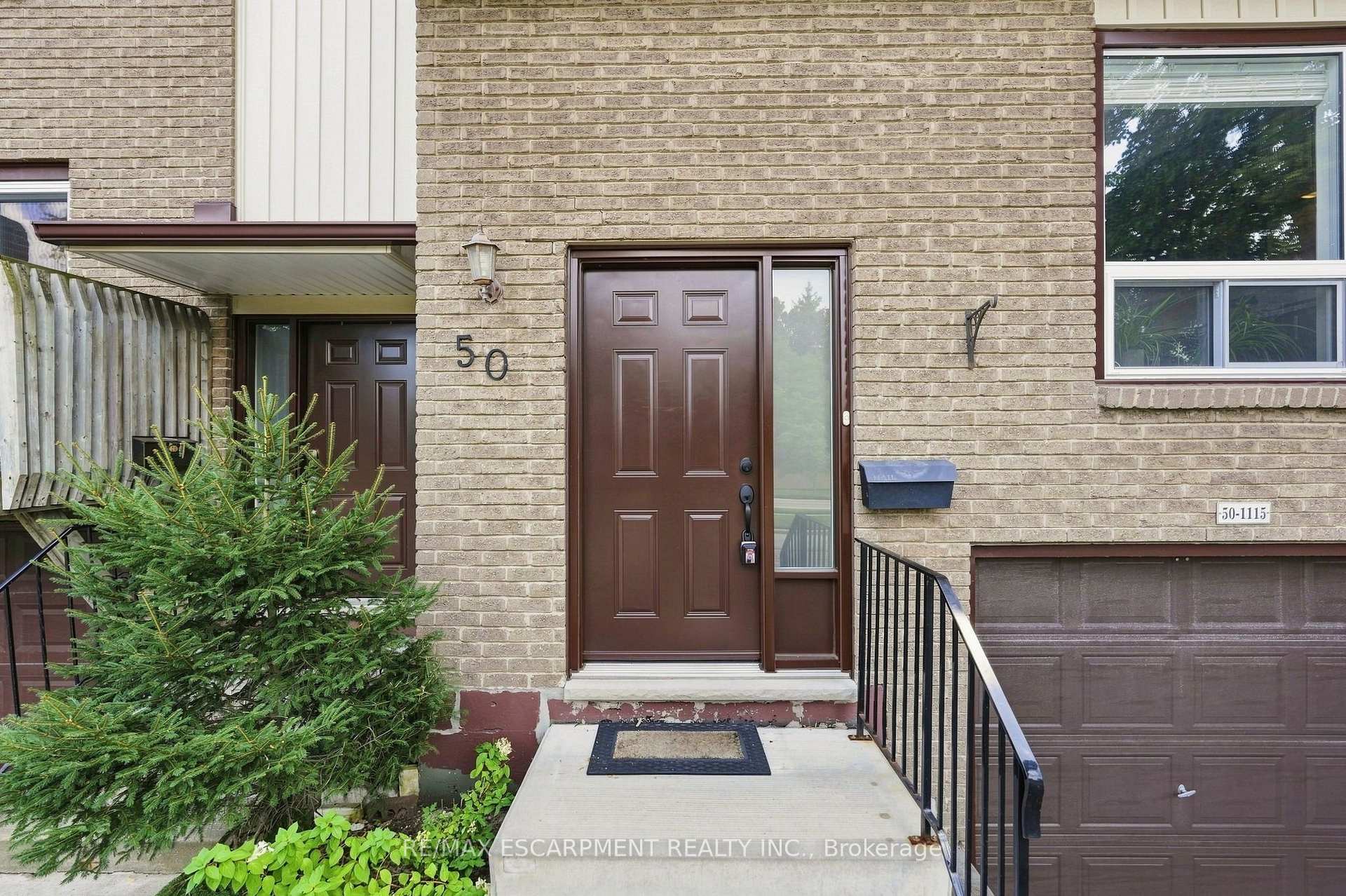 Photo 4 of Unit 50, 1115 Paramount Drive, Hamilton, Stoney Creek — HOMEH