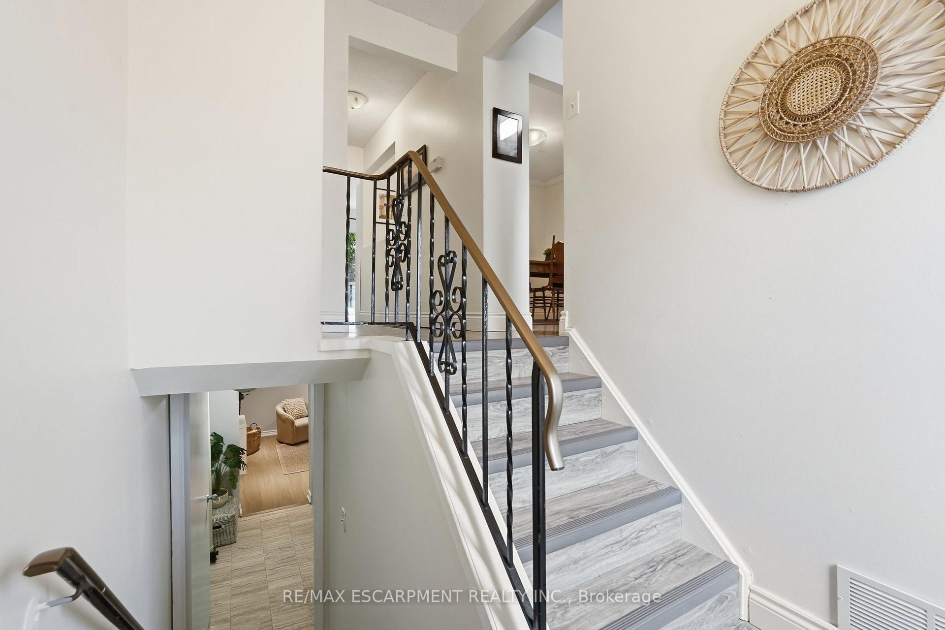 Photo 6 of Unit 50, 1115 Paramount Drive, Hamilton, Stoney Creek — HOMEH