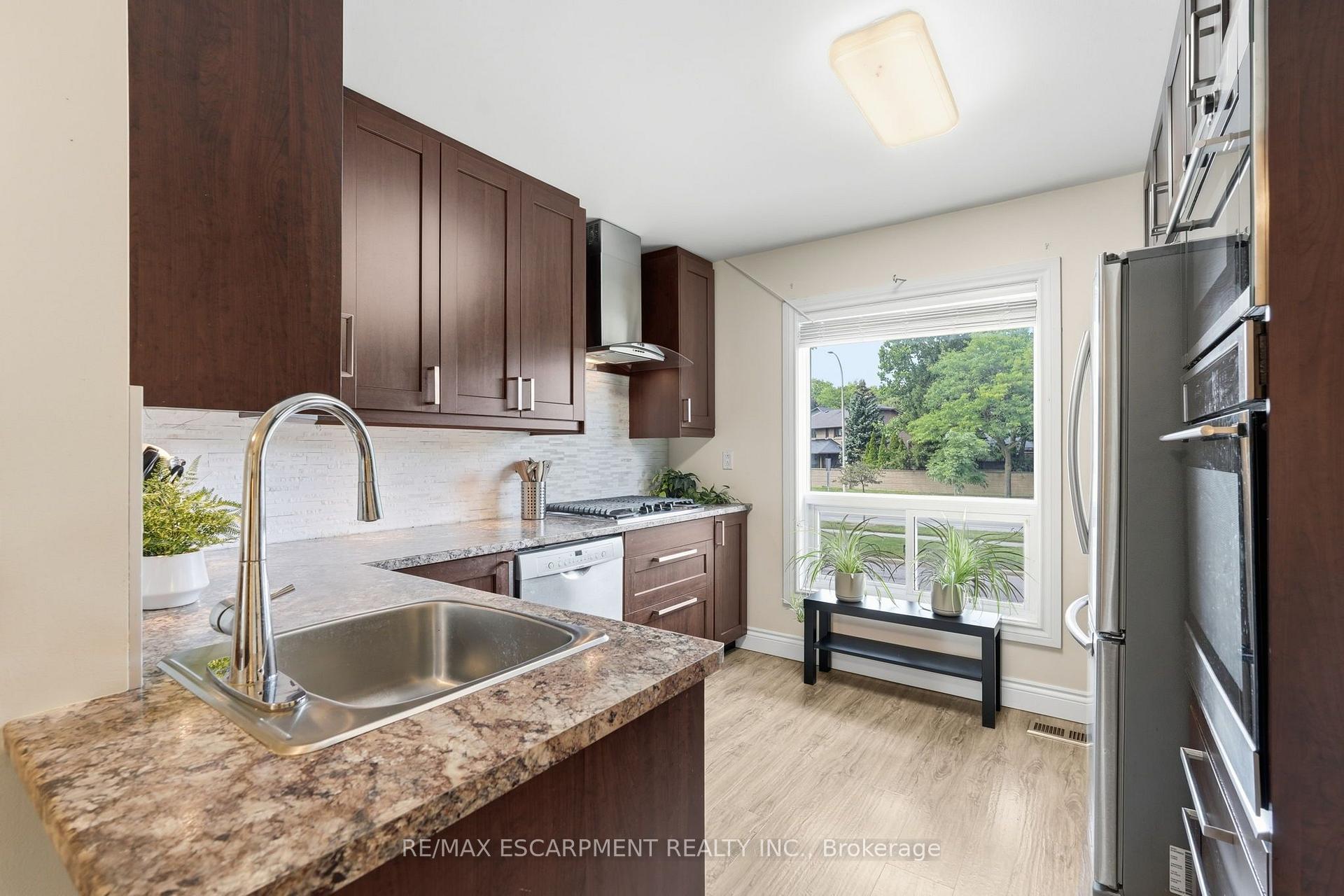Photo 7 of Unit 50, 1115 Paramount Drive, Hamilton, Stoney Creek — HOMEH