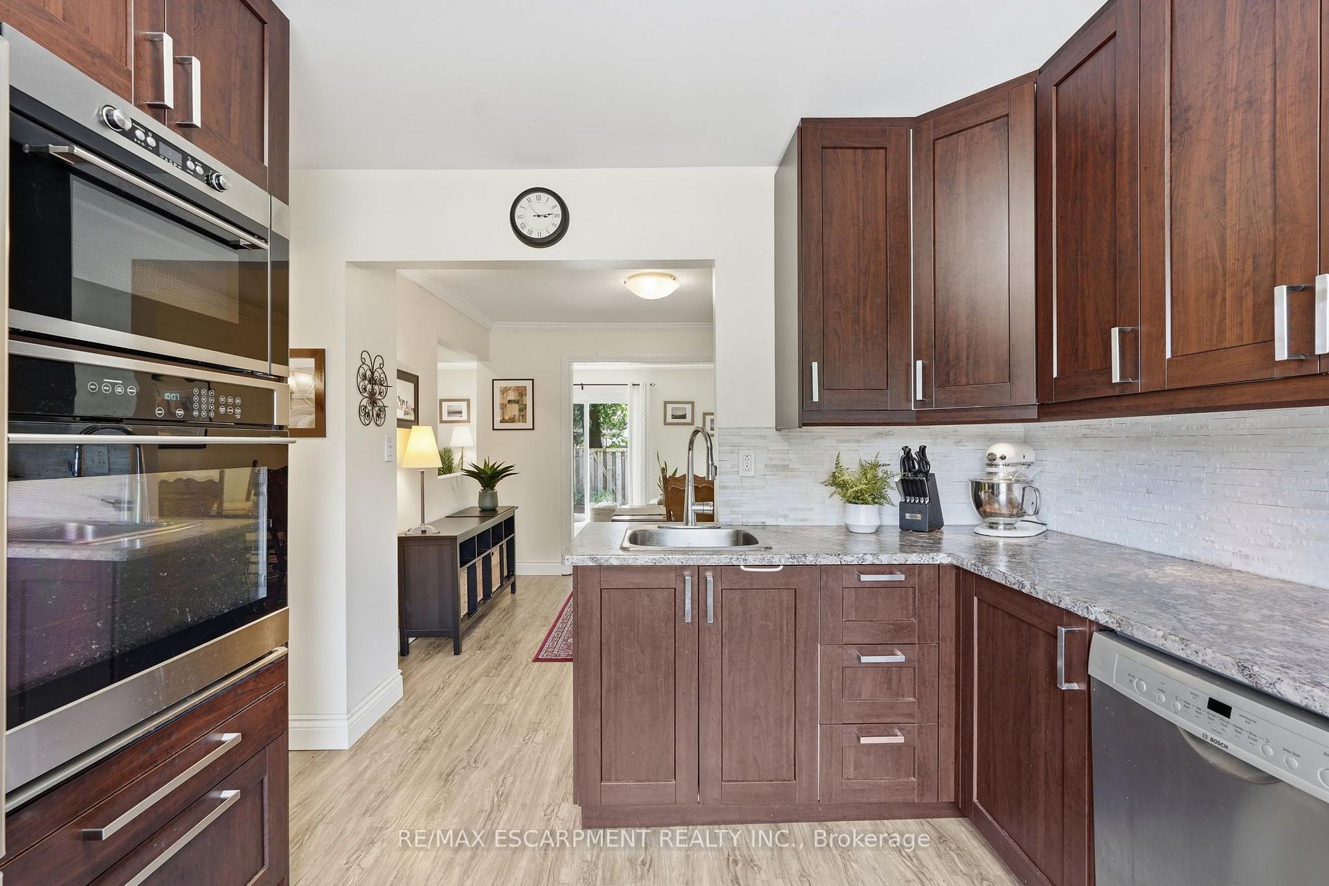 Photo 9 of Unit 50, 1115 Paramount Drive, Hamilton, Stoney Creek — HOMEH