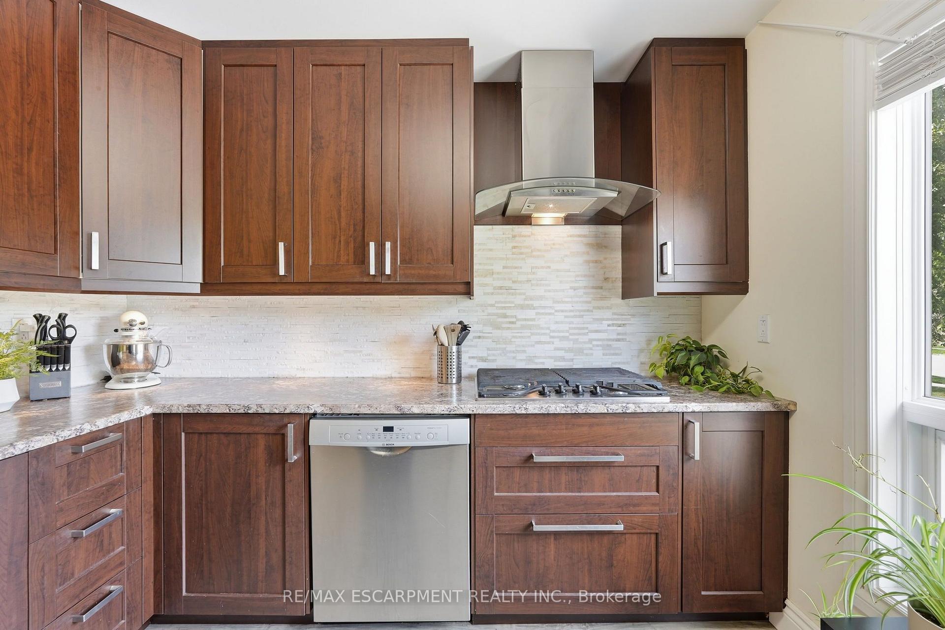 Photo 10 of Unit 50, 1115 Paramount Drive, Hamilton, Stoney Creek — HOMEH