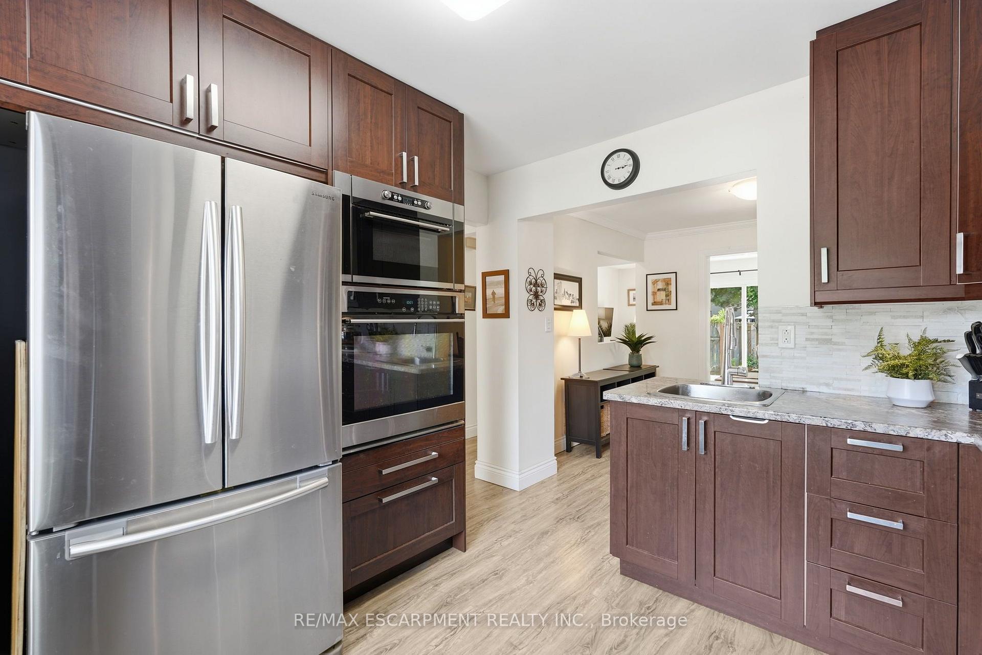 Photo 11 of Unit 50, 1115 Paramount Drive, Hamilton, Stoney Creek — HOMEH