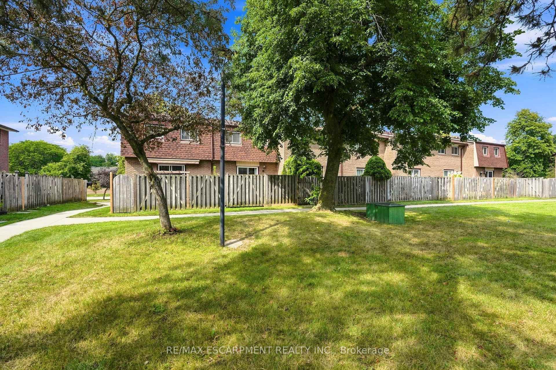 Photo 37 of Unit 50, 1115 Paramount Drive, Hamilton, Stoney Creek — HOMEH