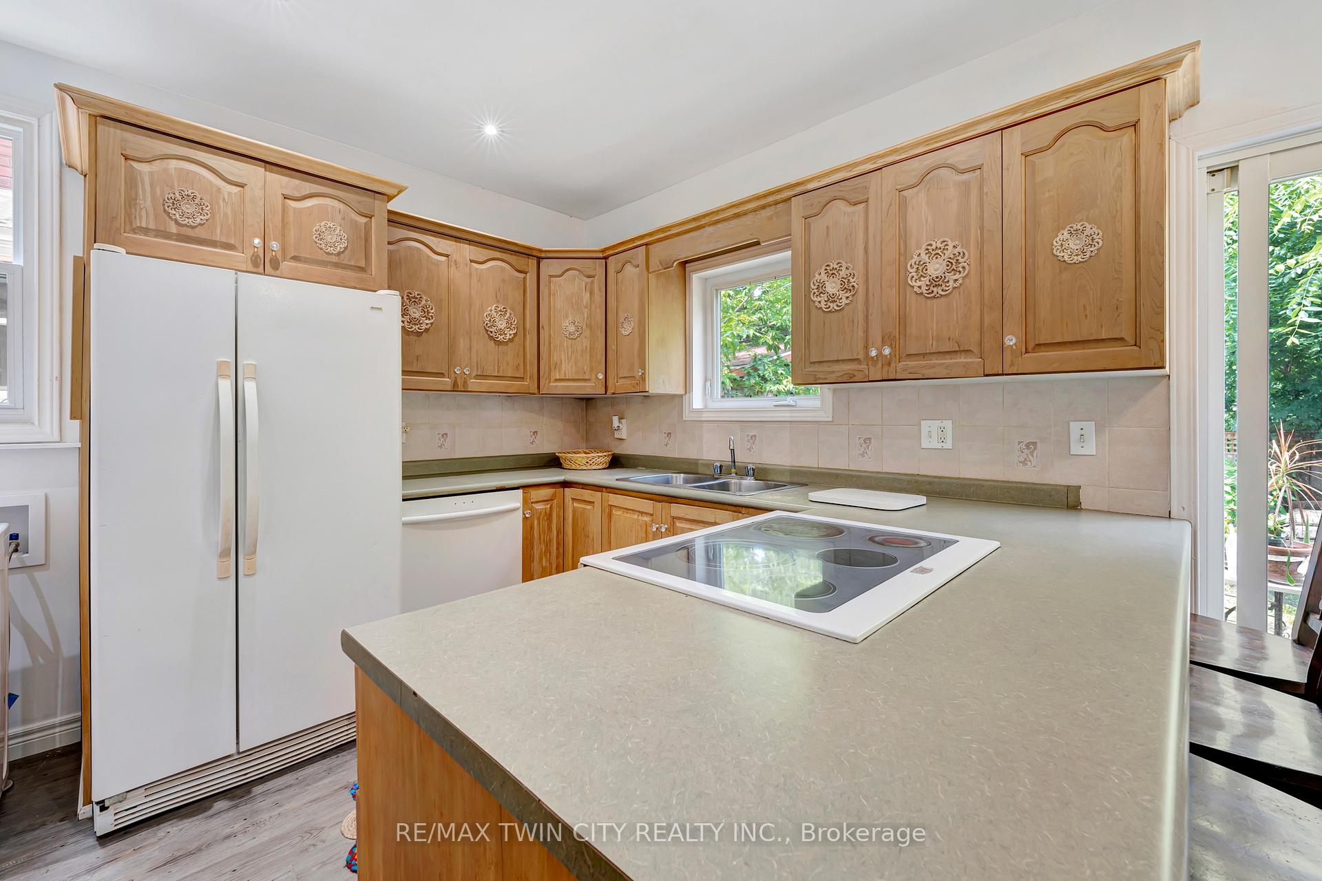 Photo 15 of 42 Shanley Street, Waterloo, Mount Hope Huron Park — HOMEH