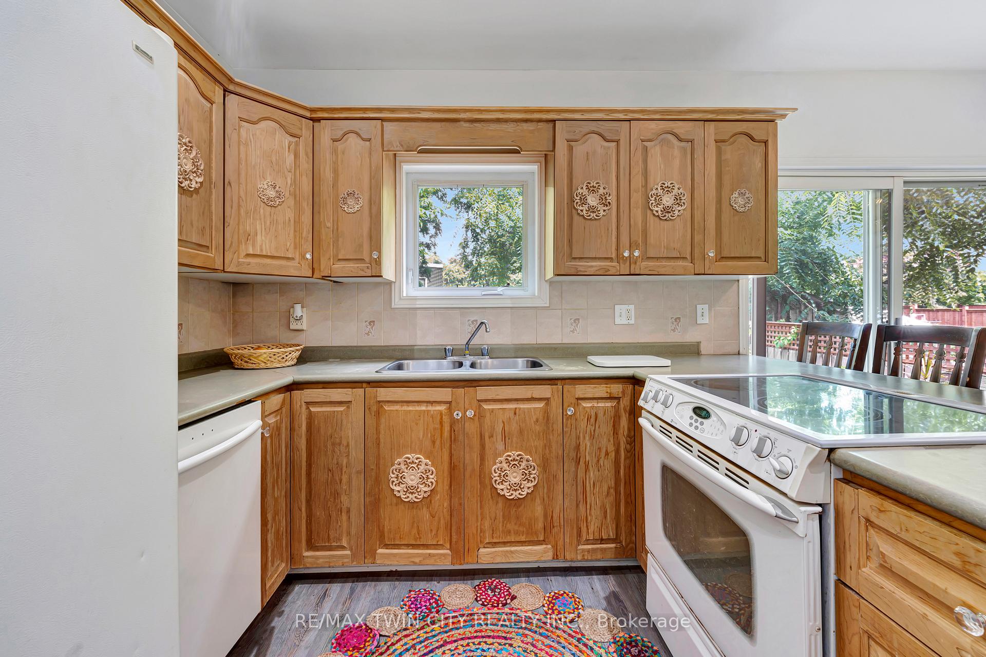 Photo 16 of 42 Shanley Street, Waterloo, Mount Hope Huron Park — HOMEH