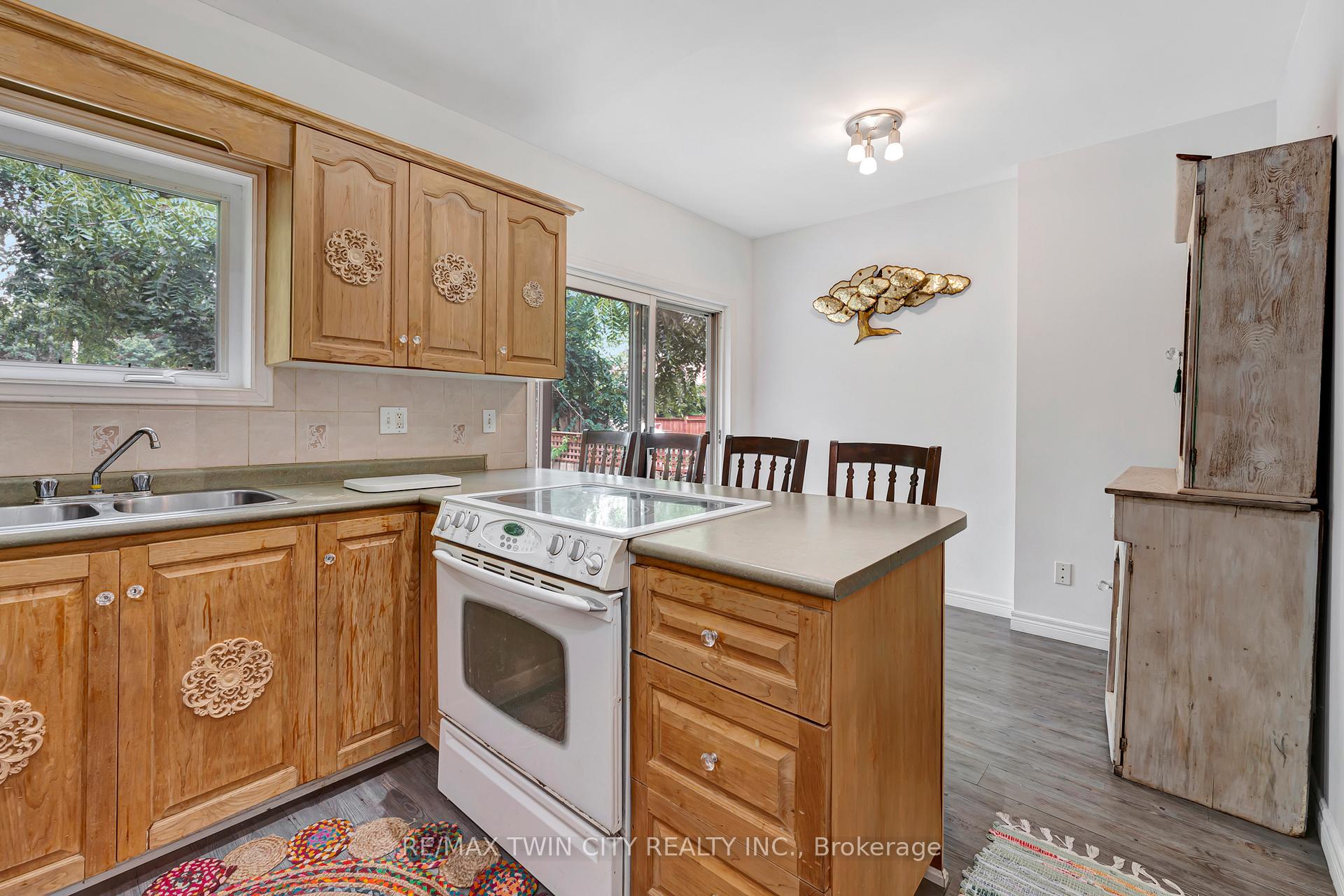 Photo 17 of 42 Shanley Street, Waterloo, Mount Hope Huron Park — HOMEH
