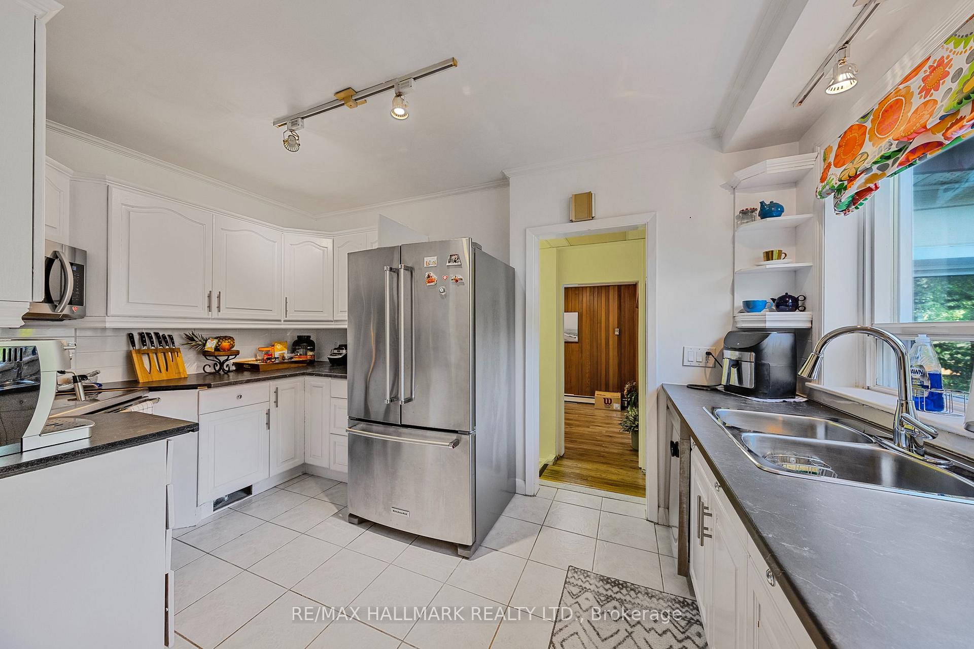 Photo 10 of 80 Berkinshaw Crescent, North York, Banbury-Don Mills — HOMEH