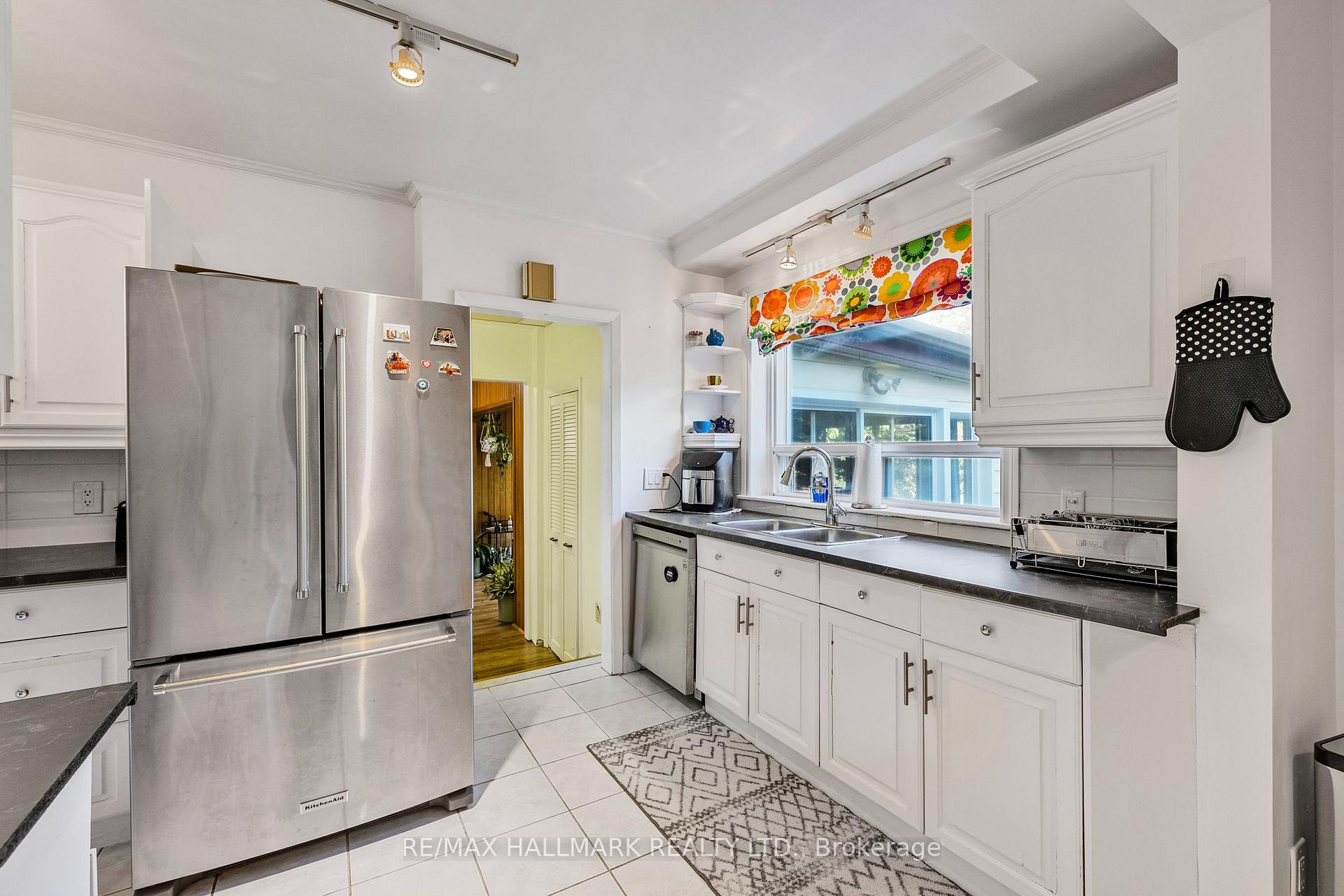Photo 12 of 80 Berkinshaw Crescent, North York, Banbury-Don Mills — HOMEH