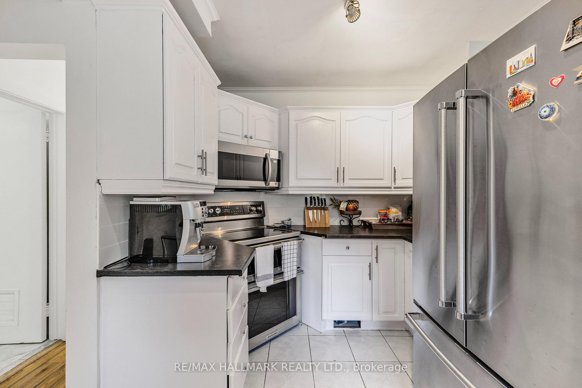 Photo 13 of 80 Berkinshaw Crescent, North York, Banbury-Don Mills — HOMEH