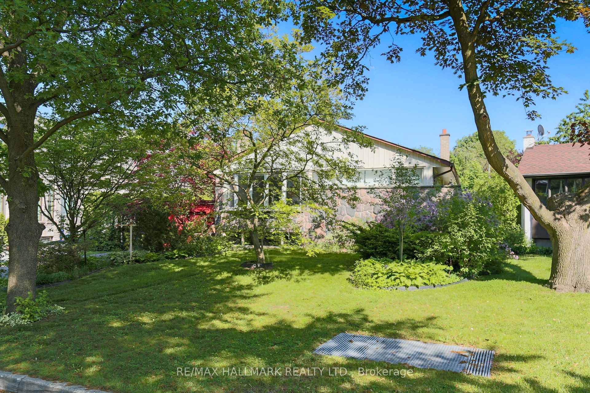 Photo 35 of 80 Berkinshaw Crescent, North York, Banbury-Don Mills — HOMEH