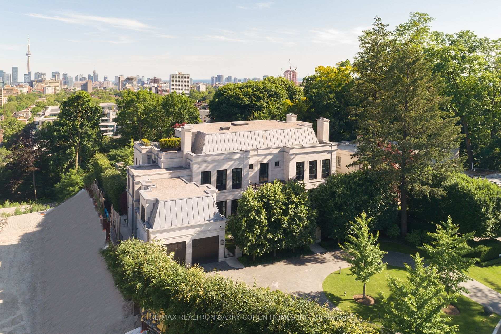 Photo 1 of 17 Ardwold Gate, Toronto, Casa Loma — HOMEH