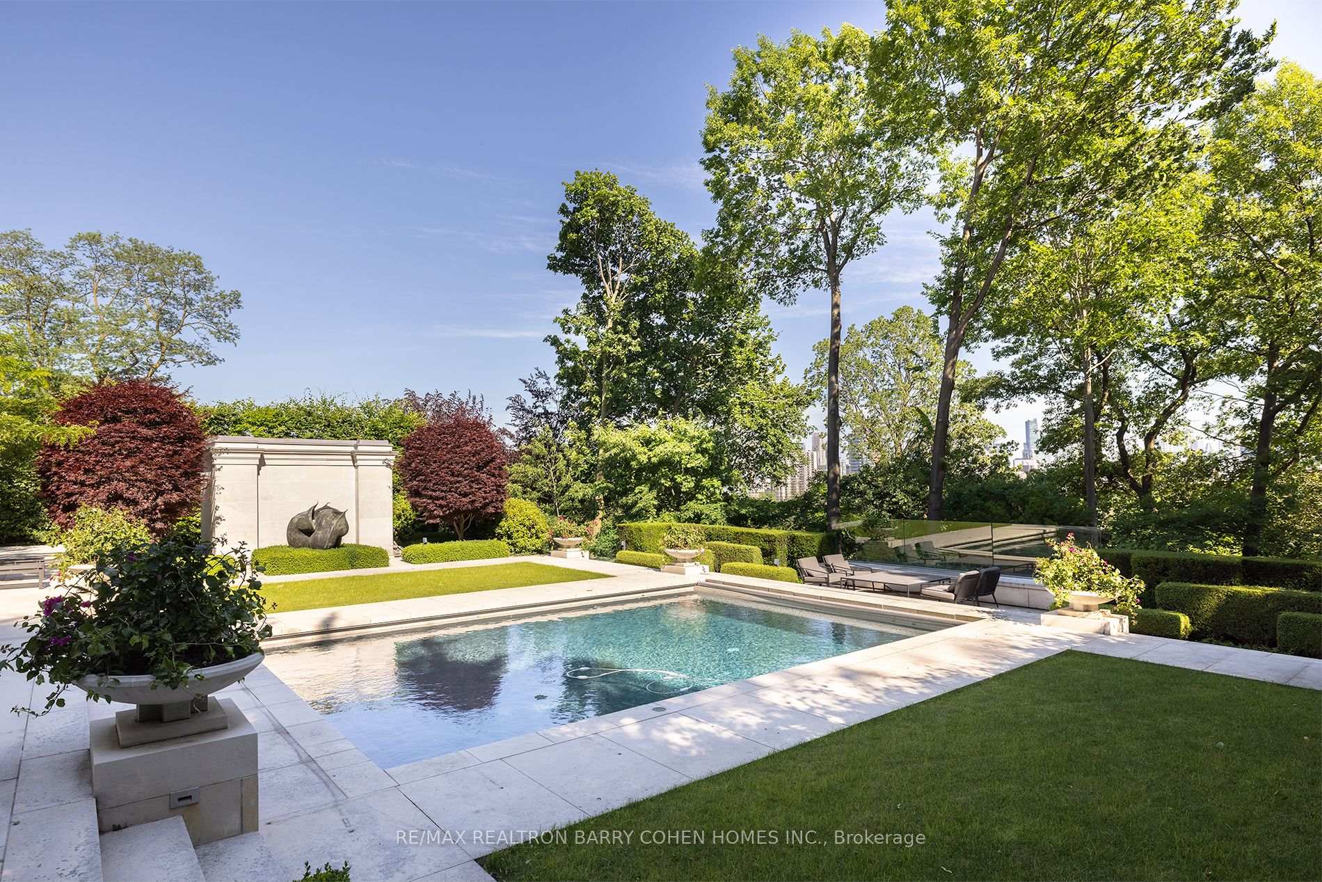Photo 5 of 17 Ardwold Gate, Toronto, Casa Loma — HOMEH