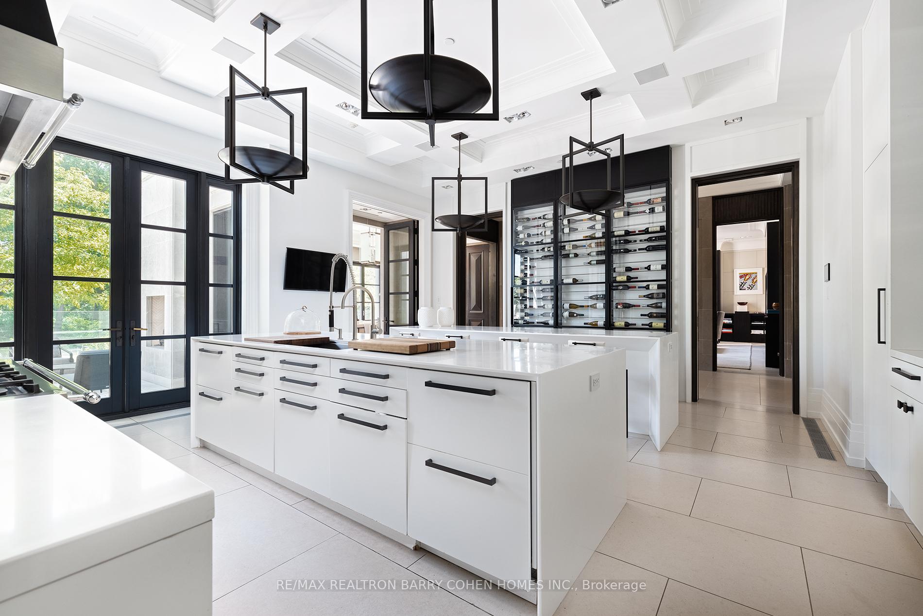 Photo 11 of 17 Ardwold Gate, Toronto, Casa Loma — HOMEH