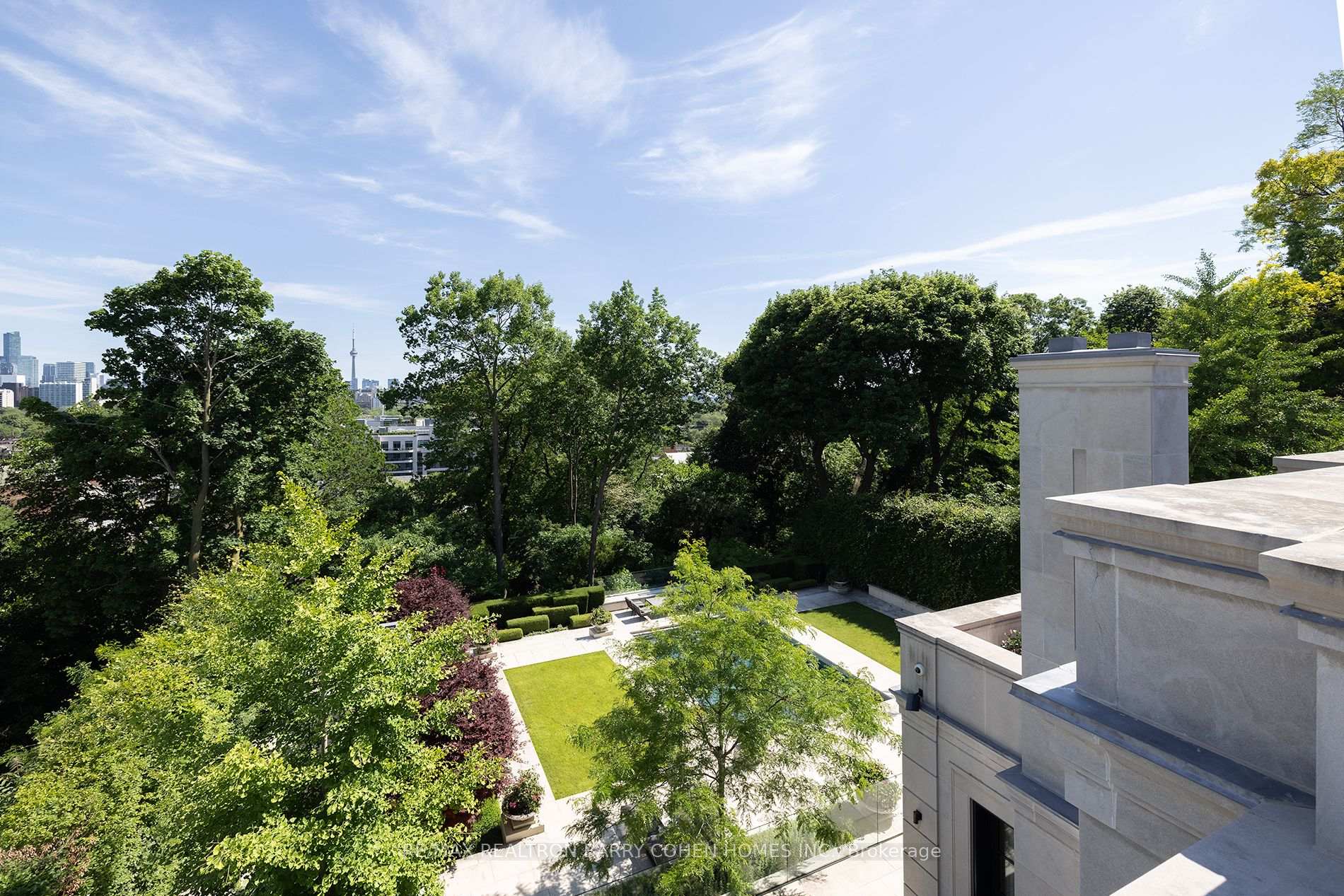 Photo 34 of 17 Ardwold Gate, Toronto, Casa Loma — HOMEH