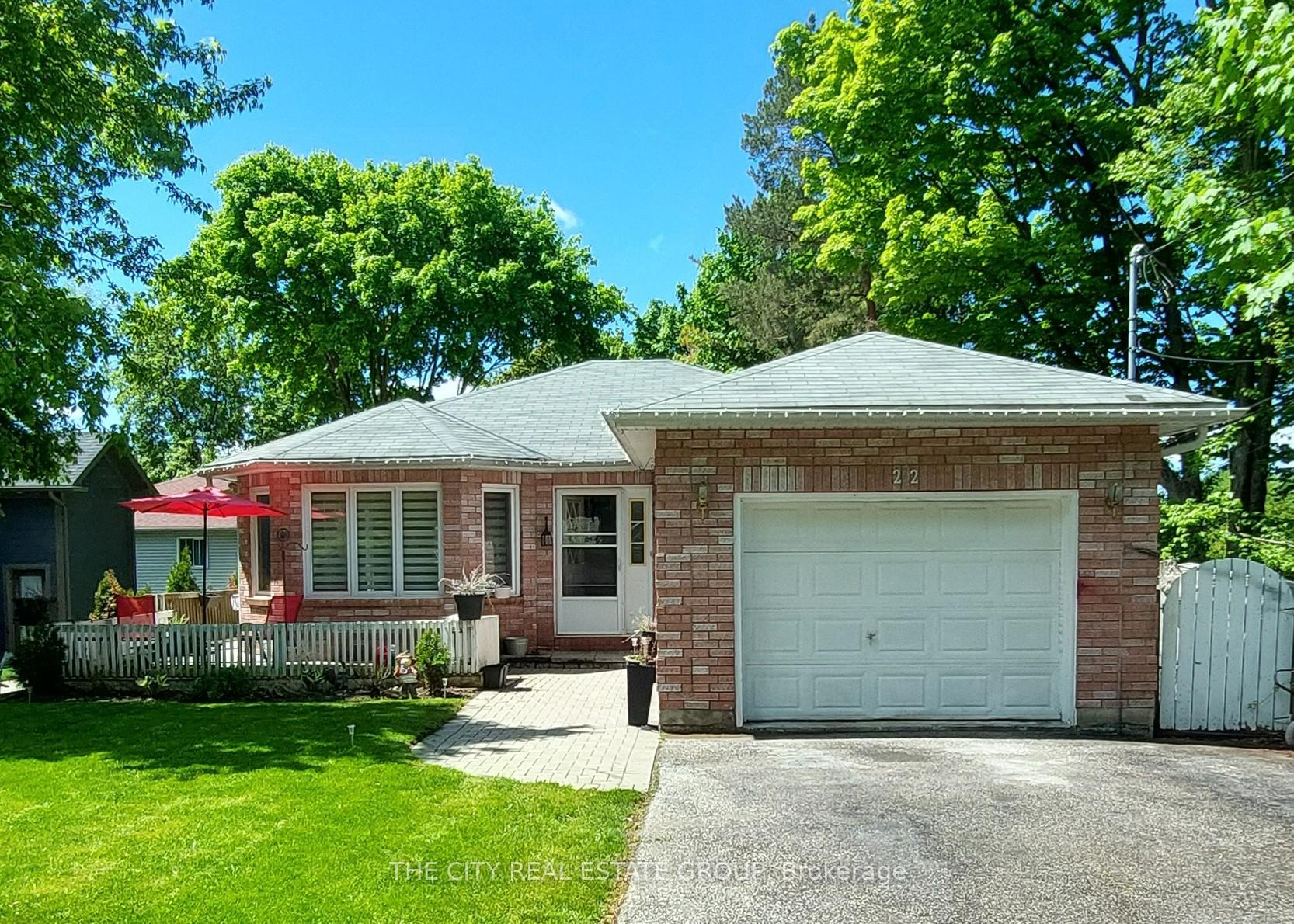 Front of Unit Bsmt, 22 Pineway Avenue