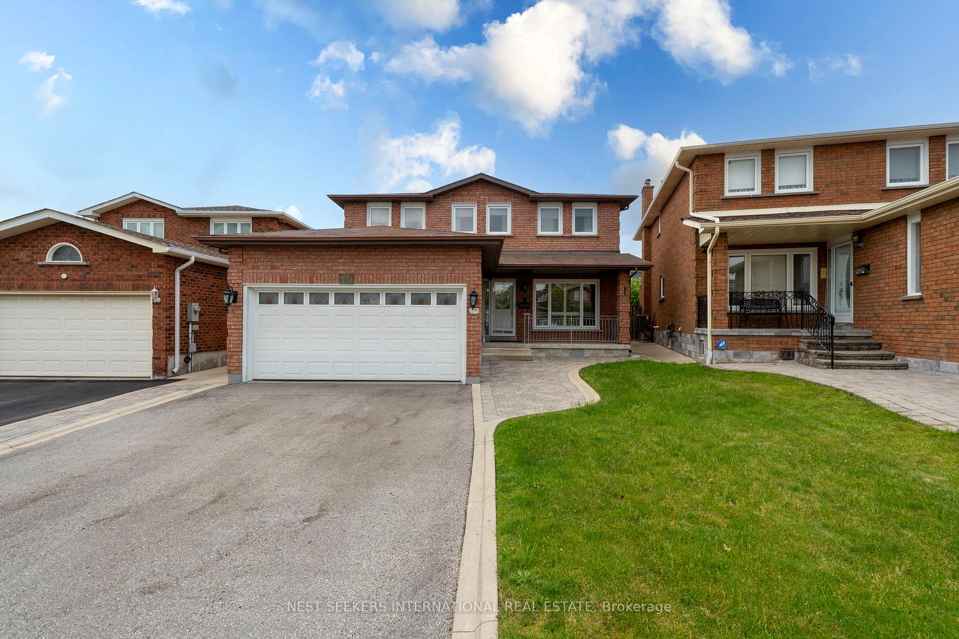 Photo 2 of 19 Kaiser Drive, Vaughan, West Woodbridge — HOMEH