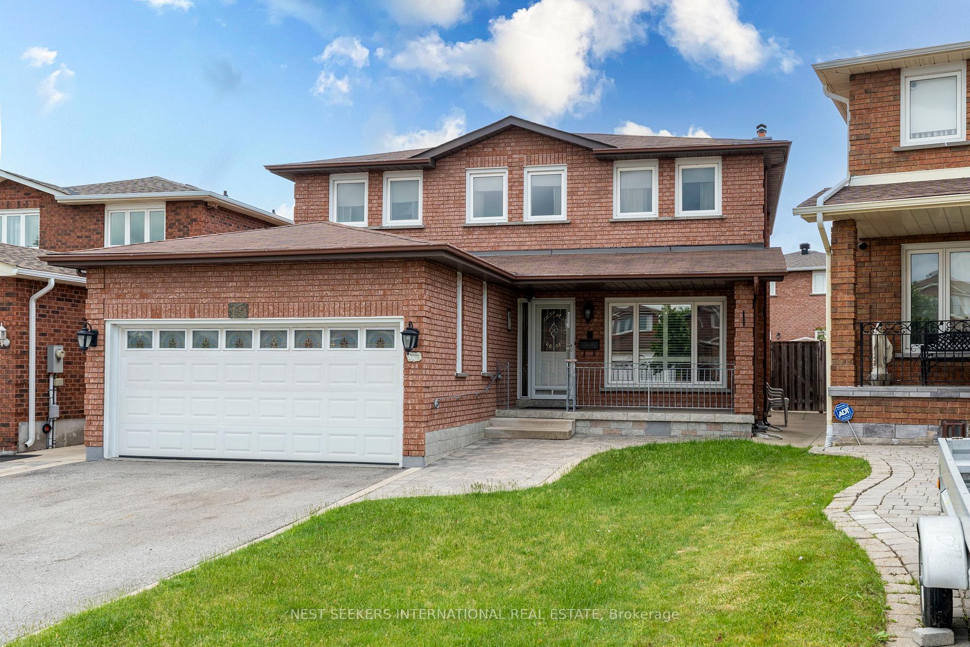 Photo 3 of 19 Kaiser Drive, Vaughan, West Woodbridge — HOMEH