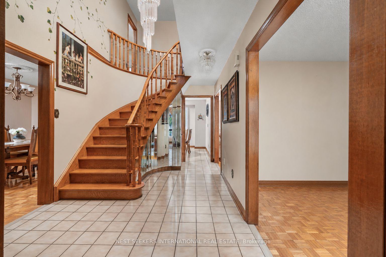 Photo 6 of 19 Kaiser Drive, Vaughan, West Woodbridge — HOMEH