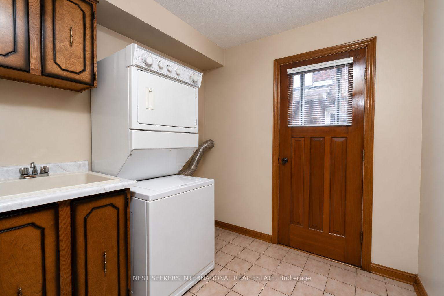 Photo 7 of 19 Kaiser Drive, Vaughan, West Woodbridge — HOMEH