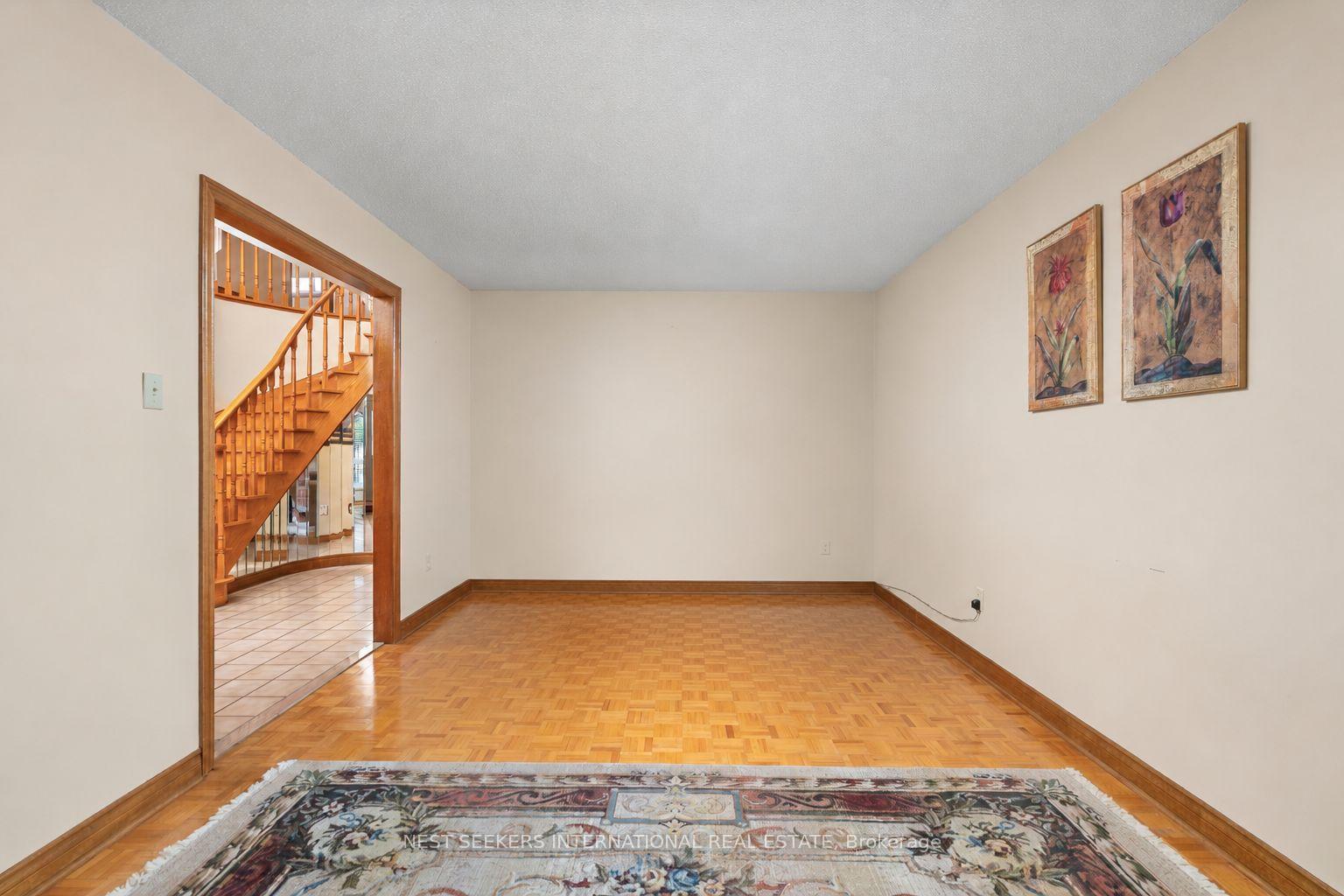 Photo 9 of 19 Kaiser Drive, Vaughan, West Woodbridge — HOMEH