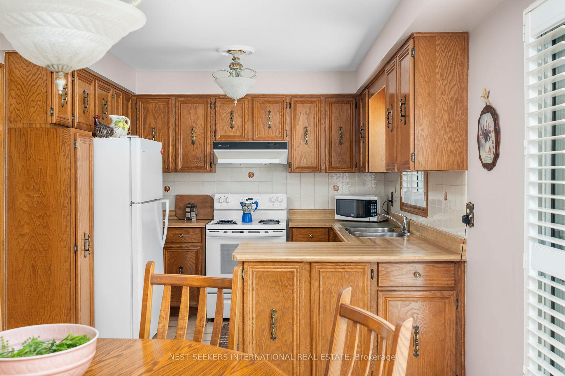 Photo 16 of 19 Kaiser Drive, Vaughan, West Woodbridge — HOMEH