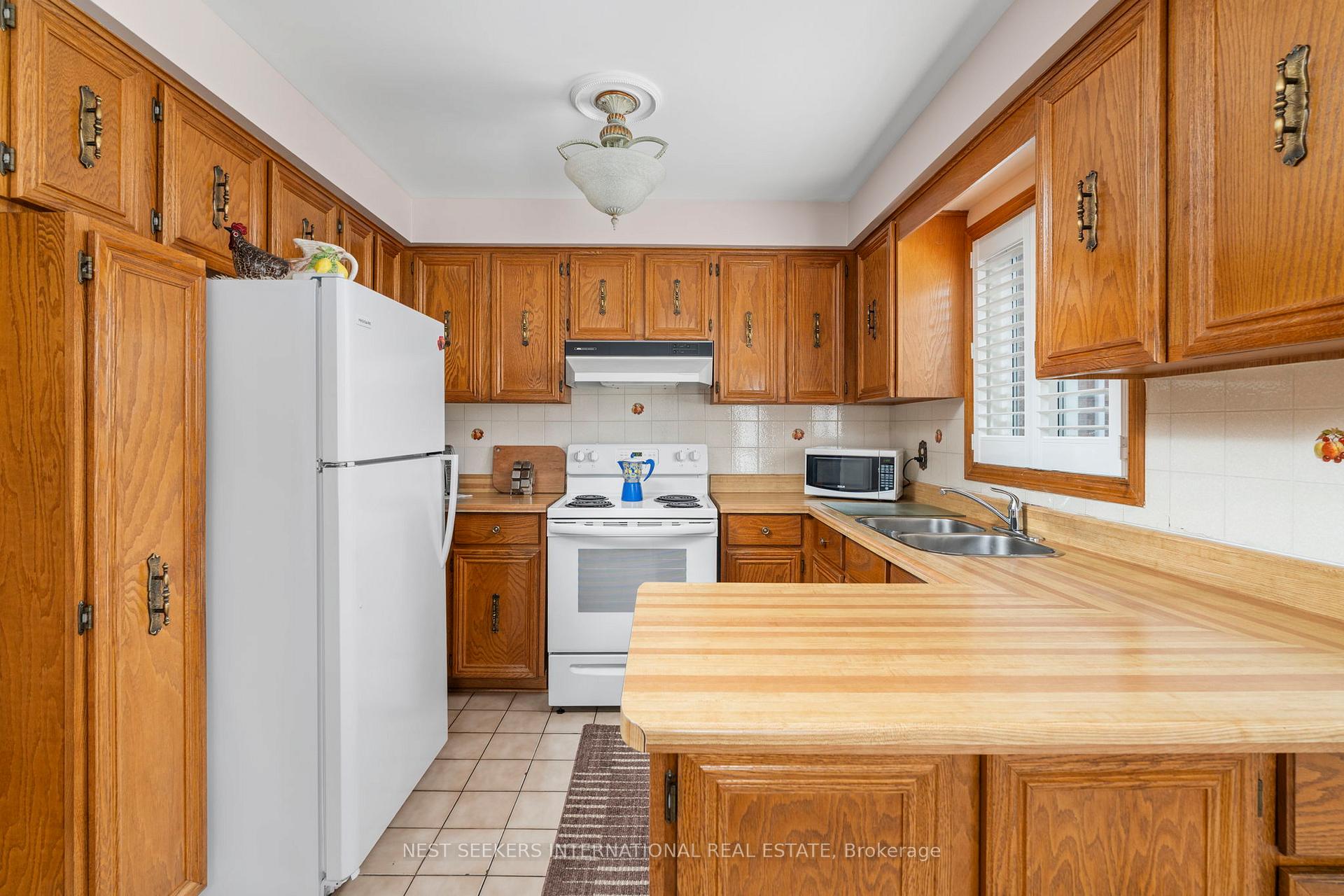 Photo 17 of 19 Kaiser Drive, Vaughan, West Woodbridge — HOMEH