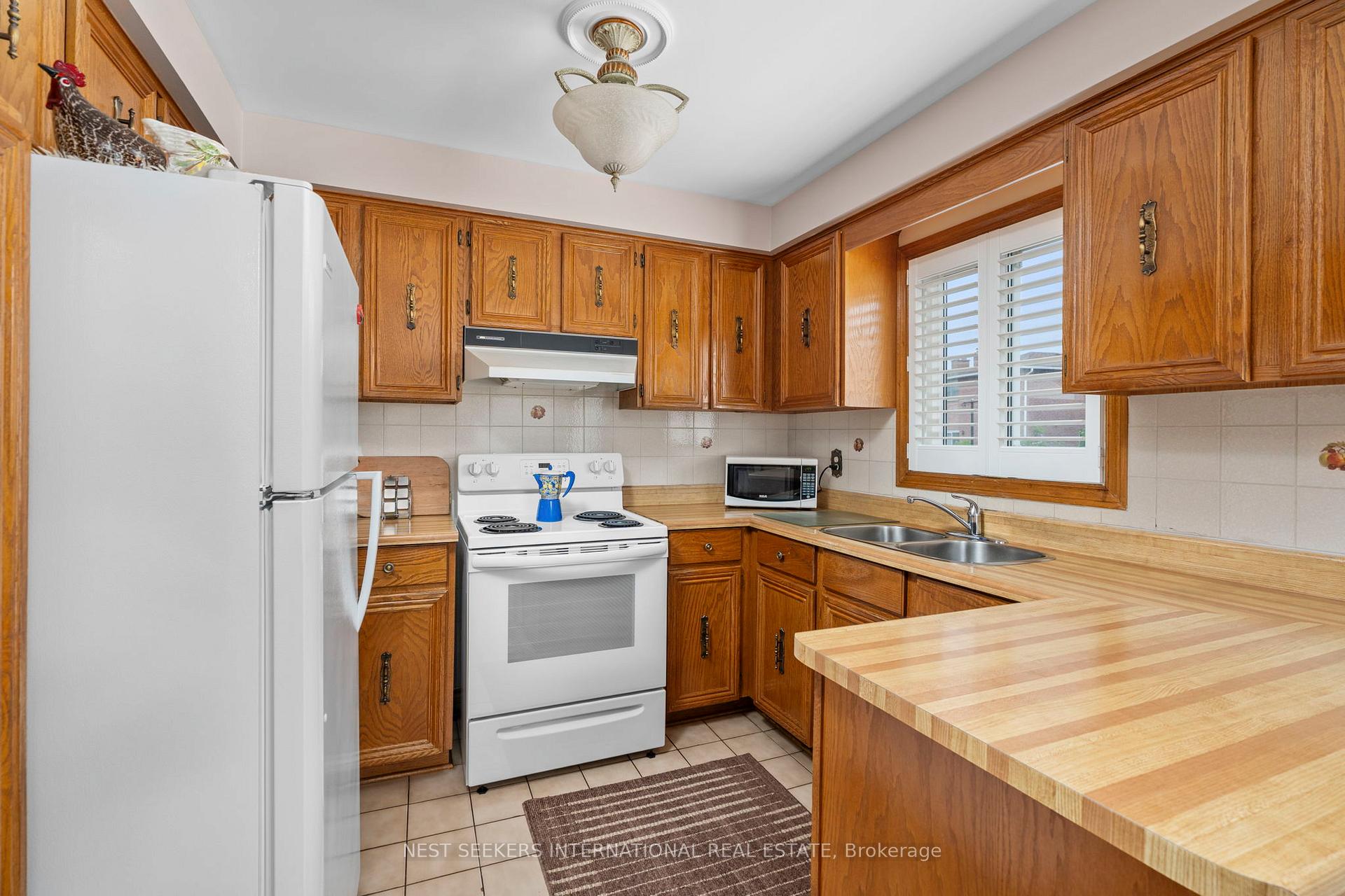 Photo 18 of 19 Kaiser Drive, Vaughan, West Woodbridge — HOMEH