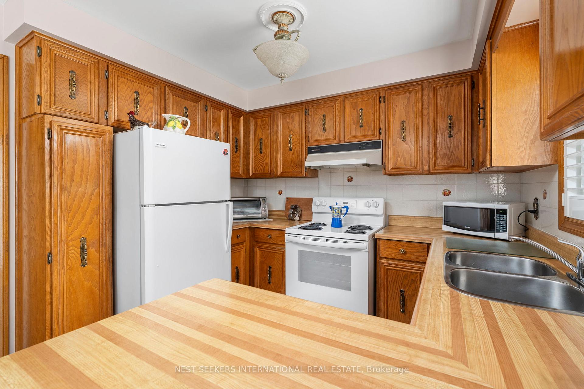 Photo 20 of 19 Kaiser Drive, Vaughan, West Woodbridge — HOMEH