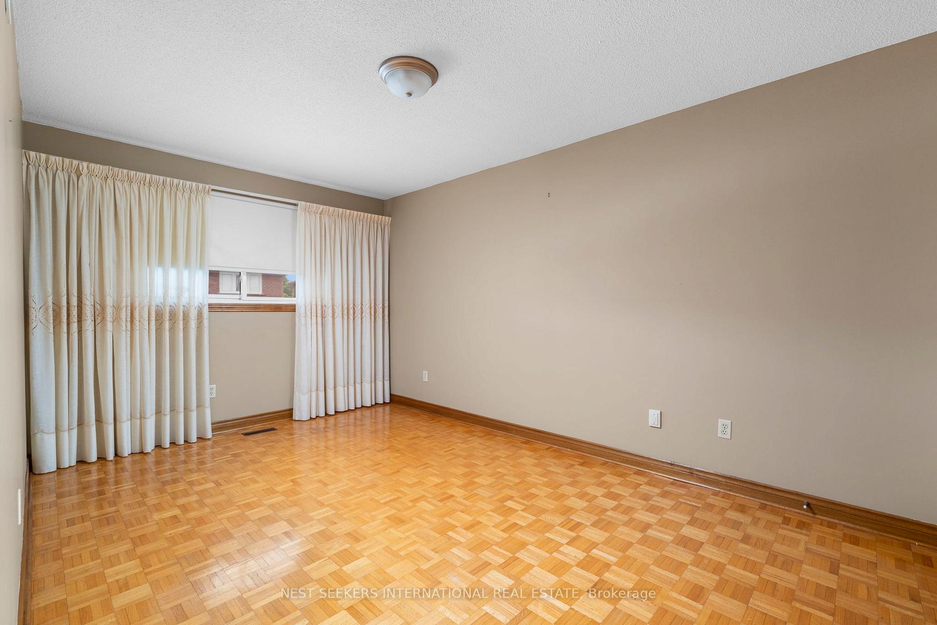 Photo 33 of 19 Kaiser Drive, Vaughan, West Woodbridge — HOMEH
