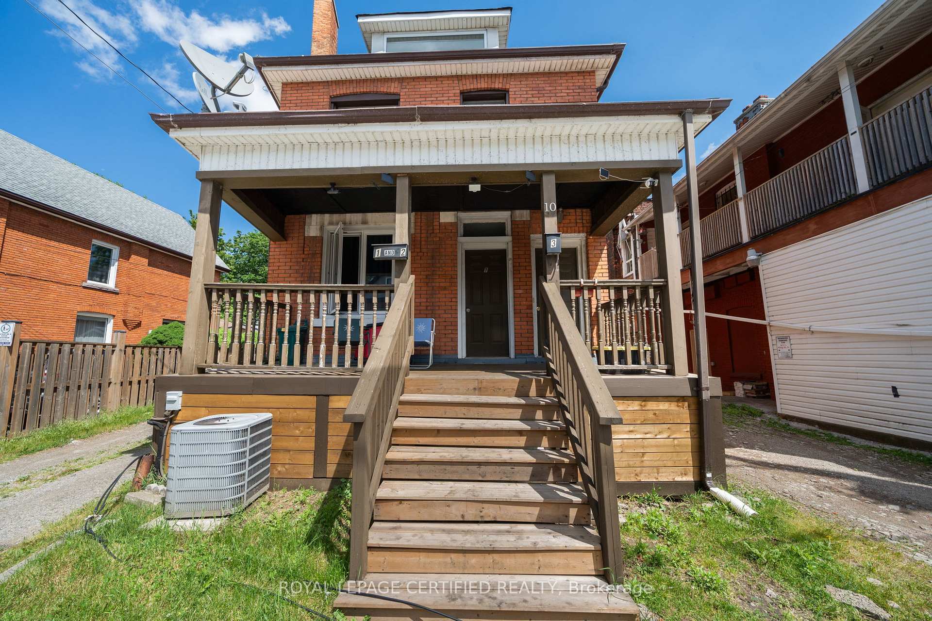 Photo 2 of 10 Fairleigh Avenue N, Hamilton, Gibson — HOMEH