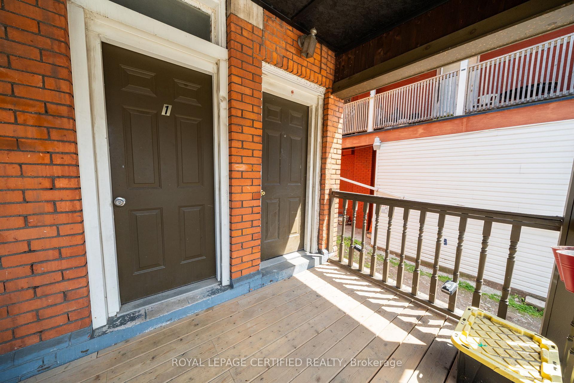 Photo 3 of 10 Fairleigh Avenue N, Hamilton, Gibson — HOMEH