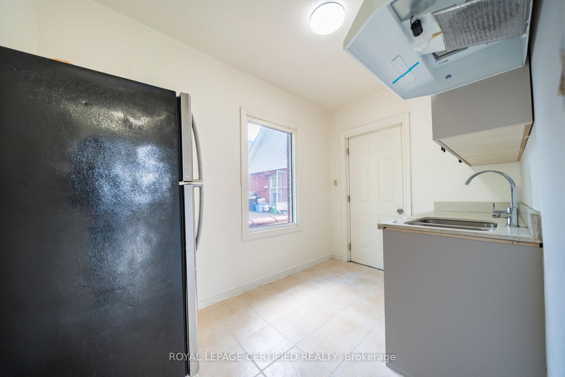 Photo 5 of 10 Fairleigh Avenue N, Hamilton, Gibson — HOMEH