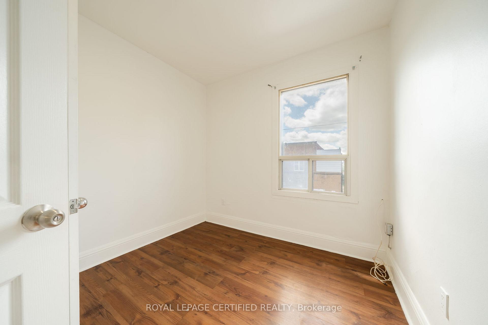 Photo 7 of 10 Fairleigh Avenue N, Hamilton, Gibson — HOMEH