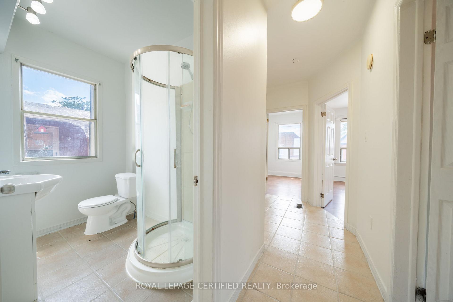 Photo 8 of 10 Fairleigh Avenue N, Hamilton, Gibson — HOMEH
