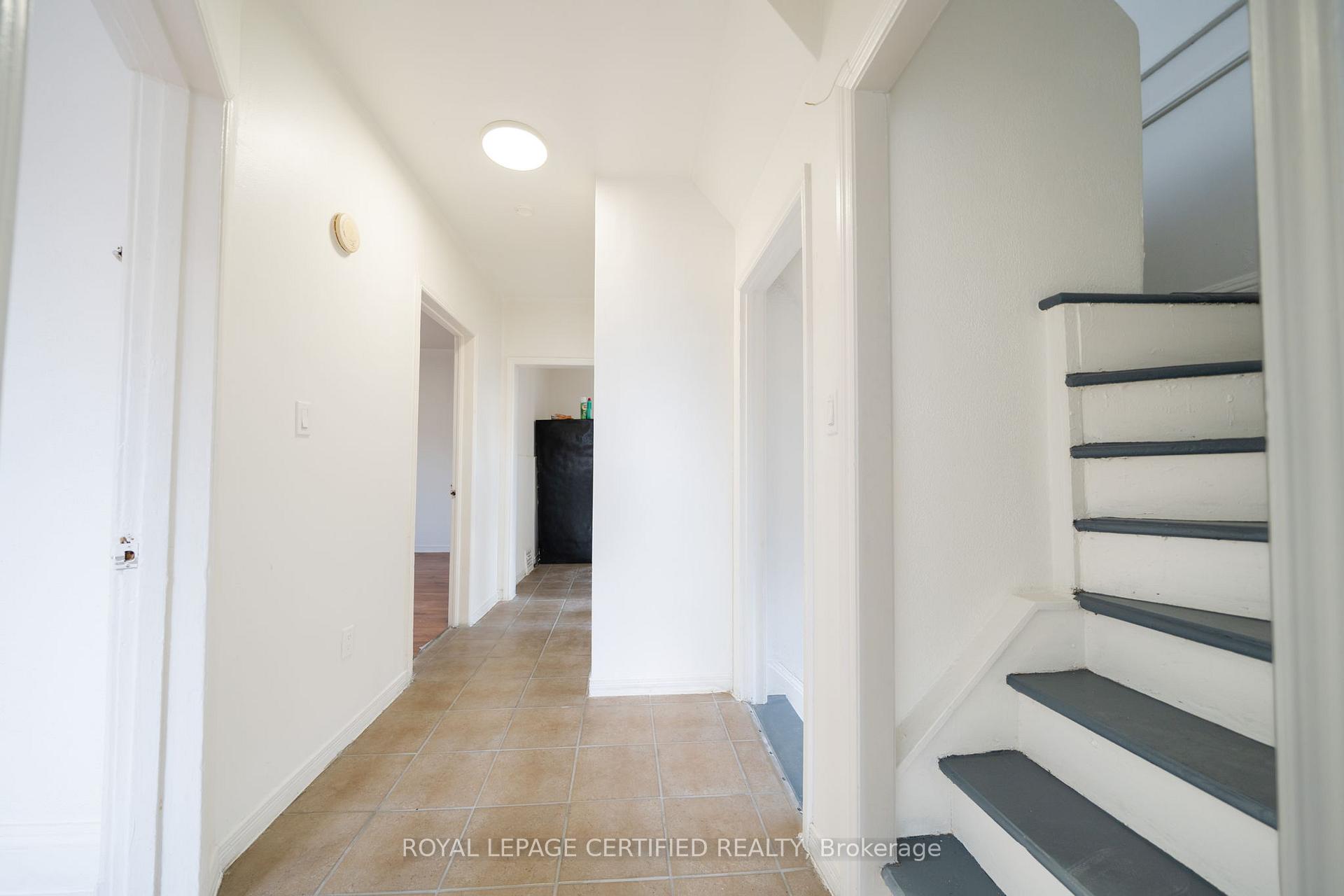 Photo 11 of 10 Fairleigh Avenue N, Hamilton, Gibson — HOMEH