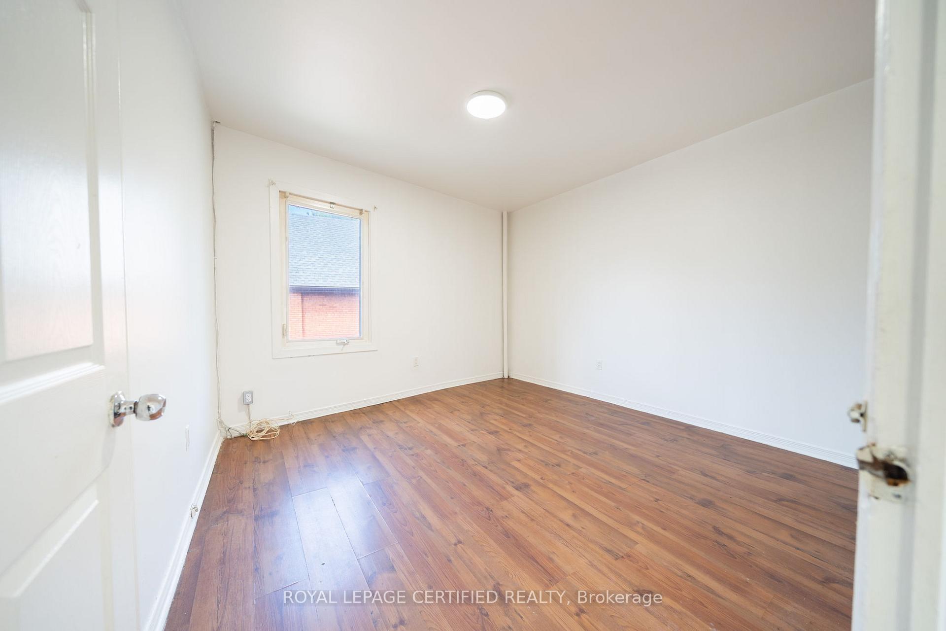Photo 12 of 10 Fairleigh Avenue N, Hamilton, Gibson — HOMEH