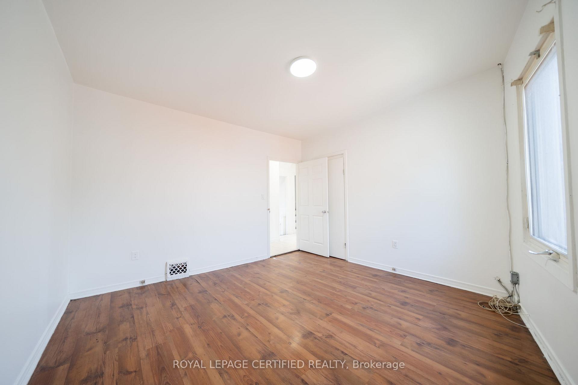 Photo 13 of 10 Fairleigh Avenue N, Hamilton, Gibson — HOMEH