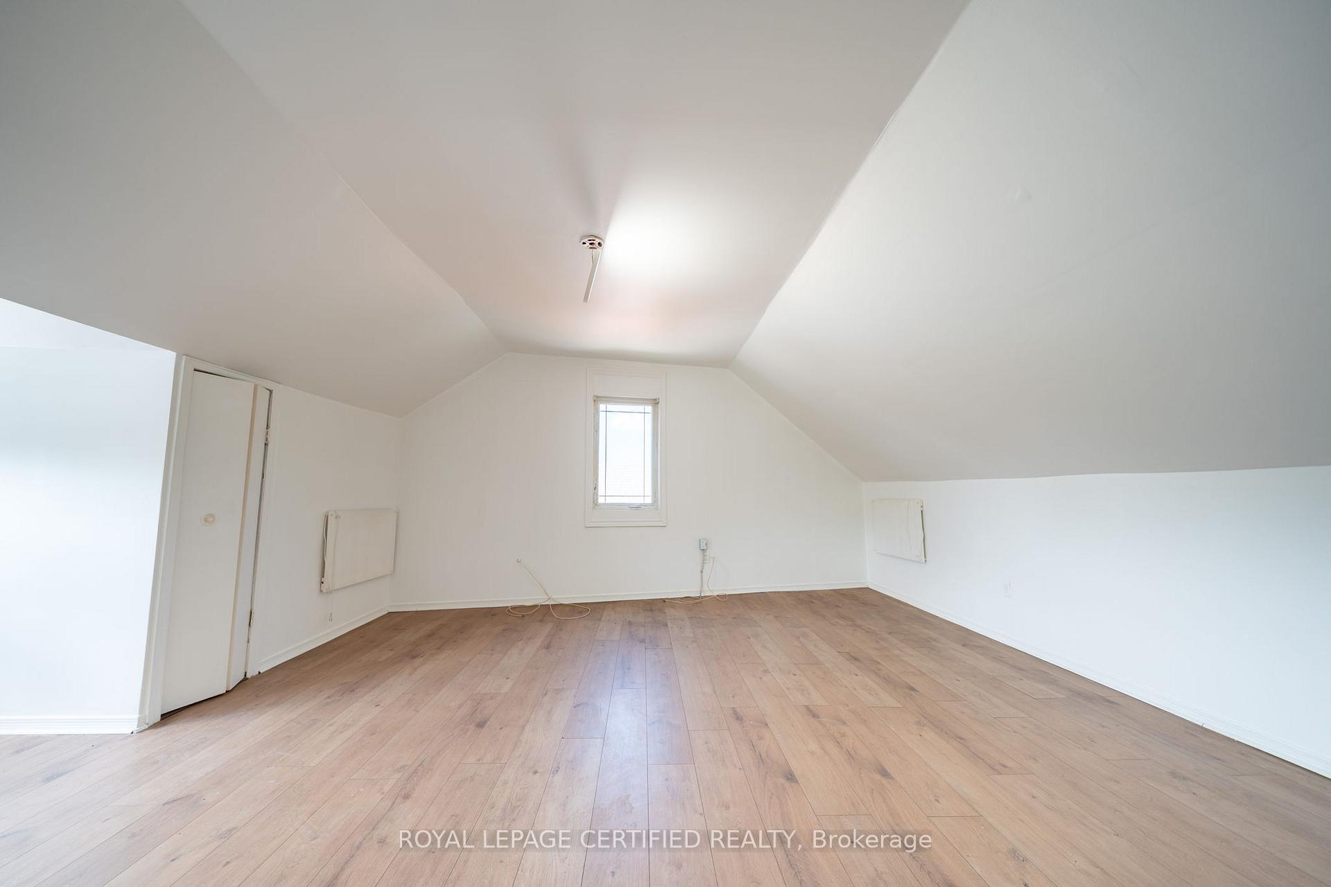 Photo 14 of 10 Fairleigh Avenue N, Hamilton, Gibson — HOMEH