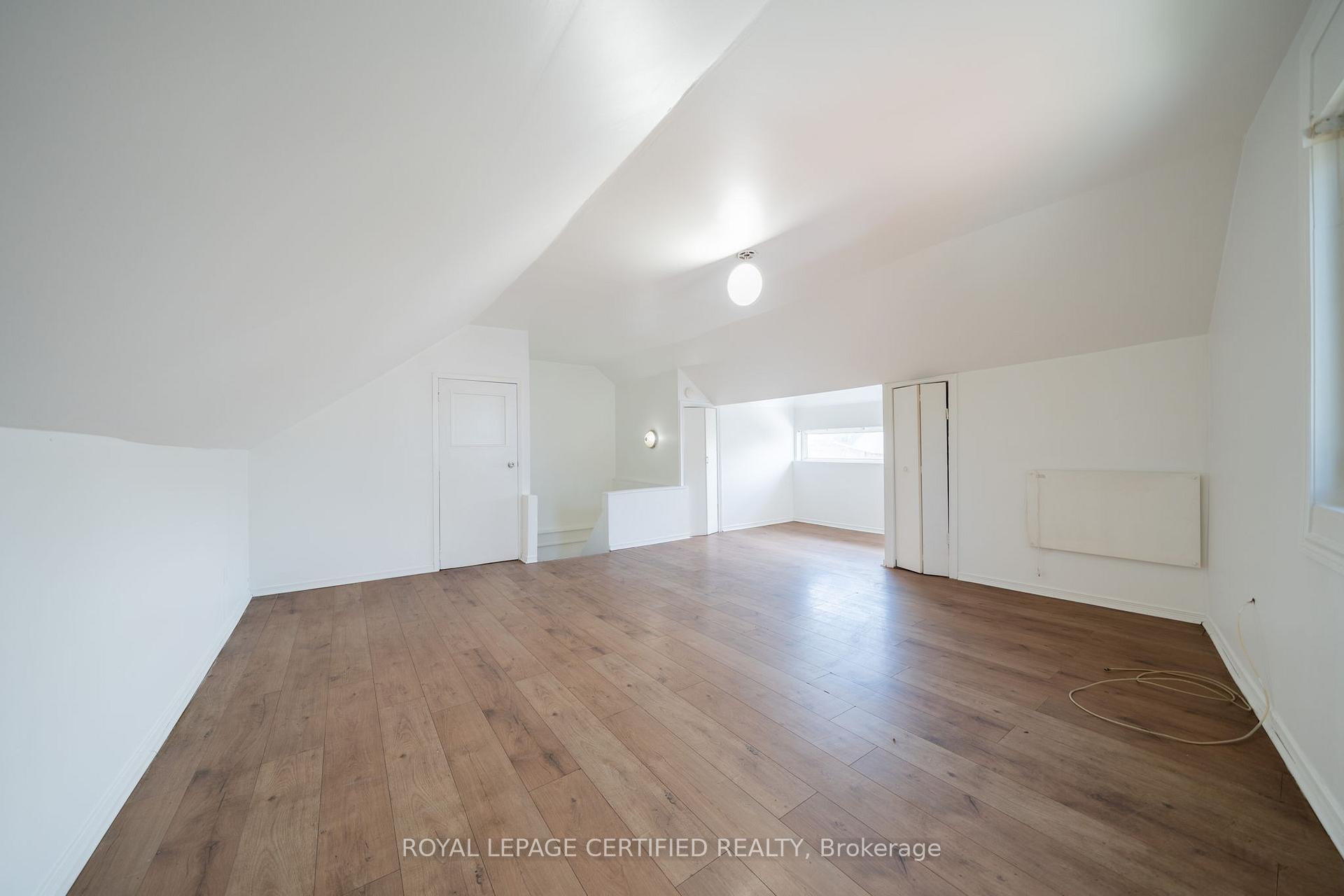 Photo 15 of 10 Fairleigh Avenue N, Hamilton, Gibson — HOMEH