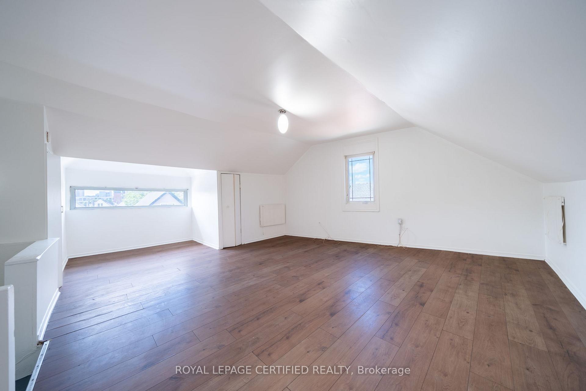 Photo 16 of 10 Fairleigh Avenue N, Hamilton, Gibson — HOMEH