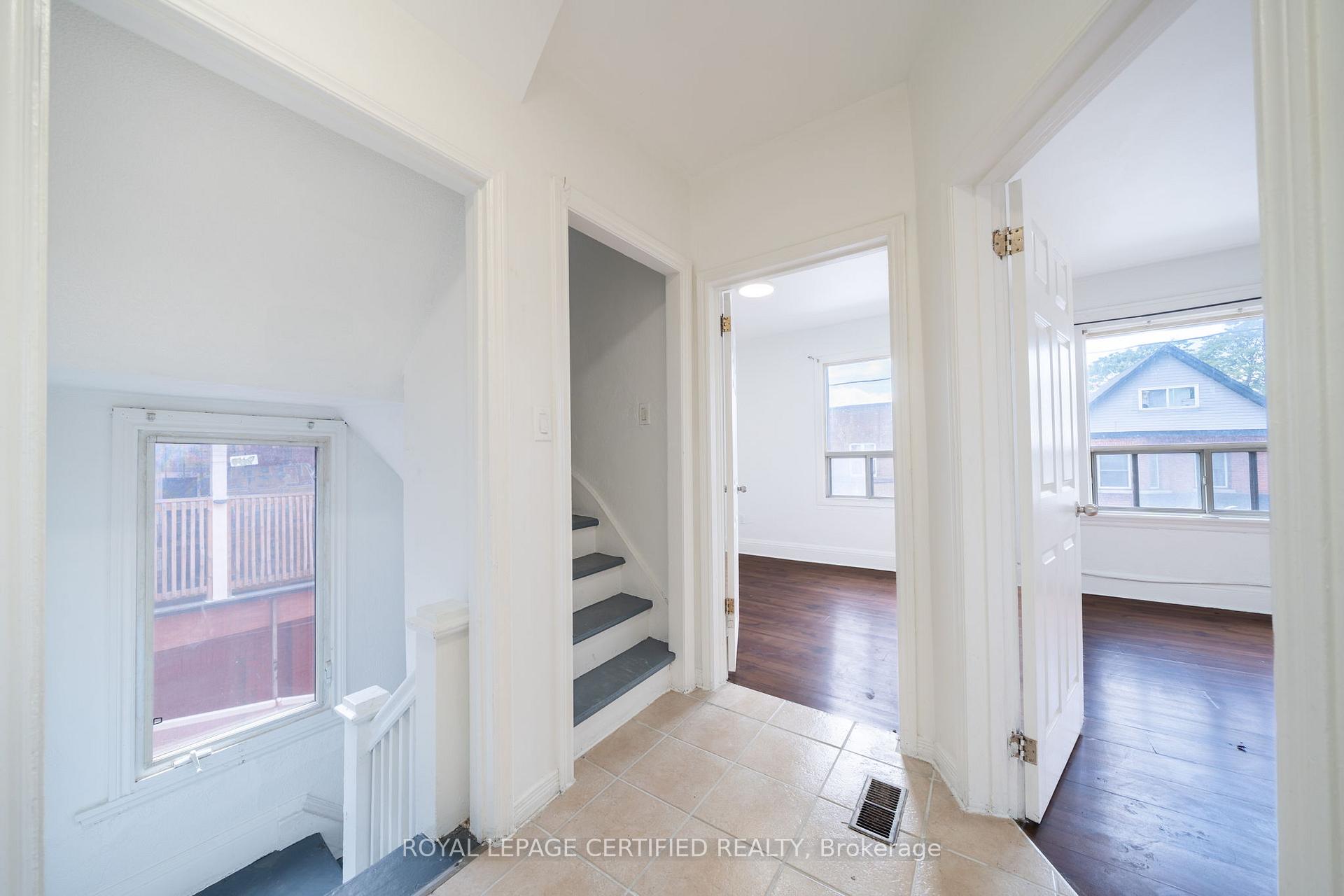 Photo 18 of 10 Fairleigh Avenue N, Hamilton, Gibson — HOMEH