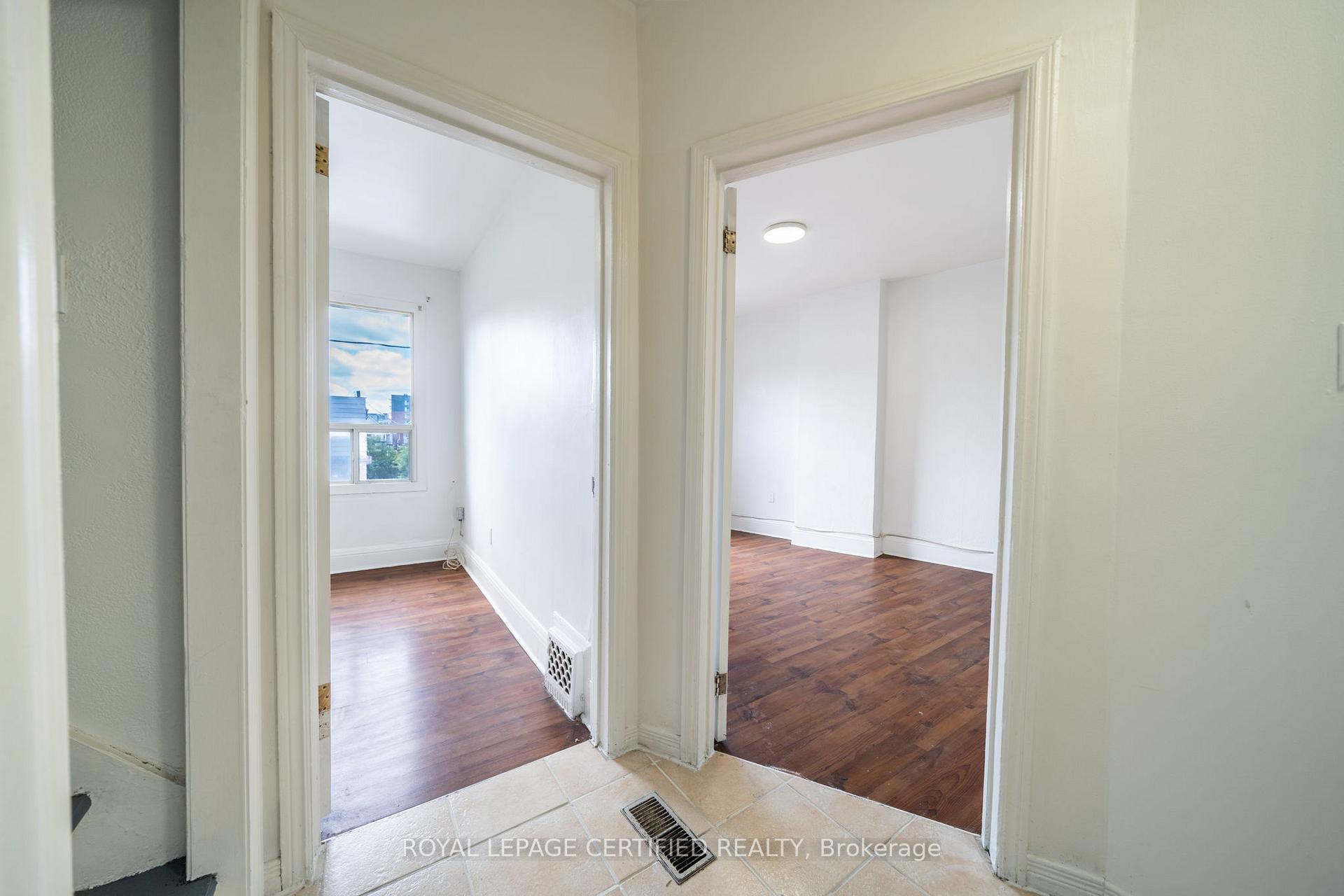 Photo 20 of 10 Fairleigh Avenue N, Hamilton, Gibson — HOMEH