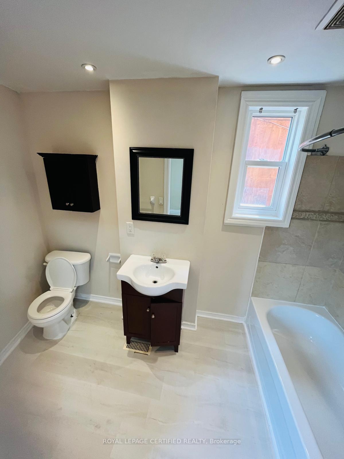 Photo 23 of 10 Fairleigh Avenue N, Hamilton, Gibson — HOMEH