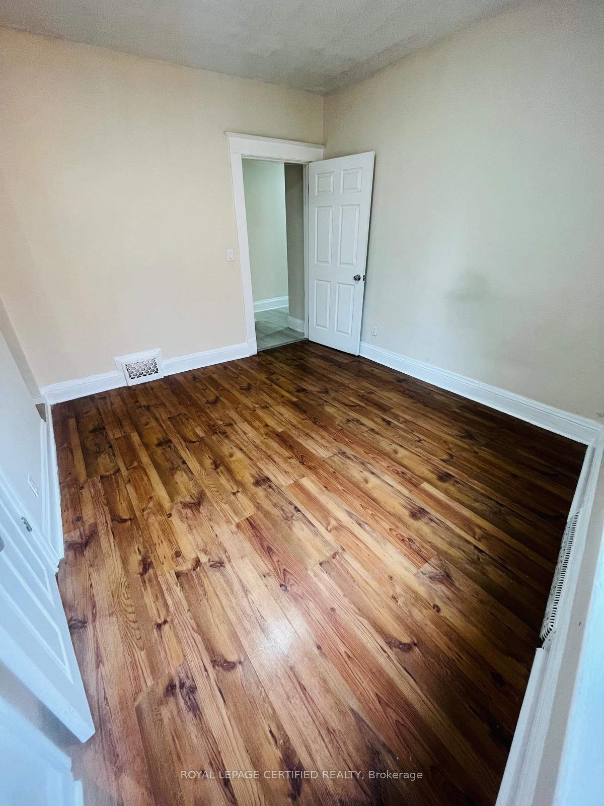 Photo 26 of 10 Fairleigh Avenue N, Hamilton, Gibson — HOMEH