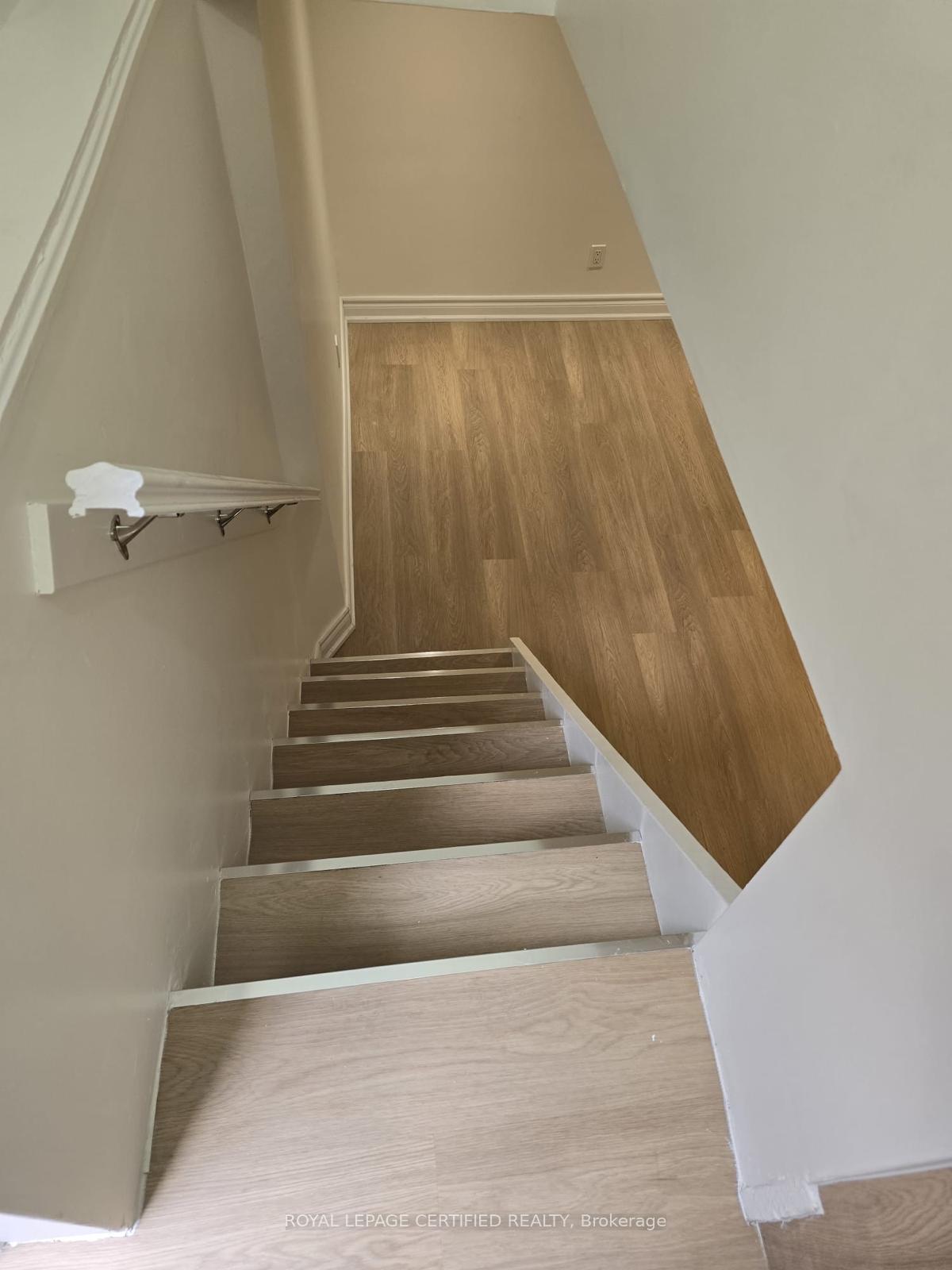 Photo 29 of 10 Fairleigh Avenue N, Hamilton, Gibson — HOMEH