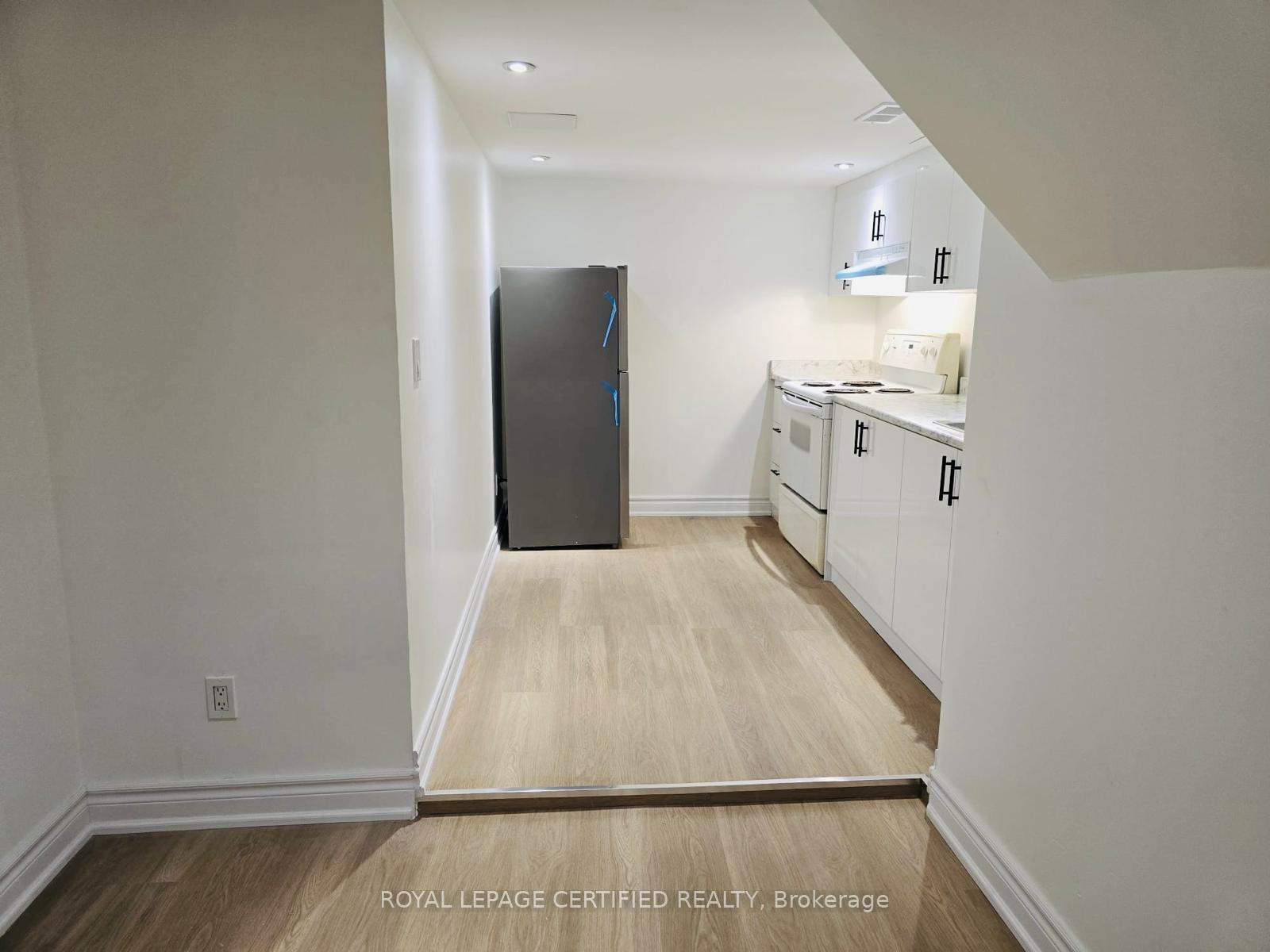 Photo 37 of 10 Fairleigh Avenue N, Hamilton, Gibson — HOMEH